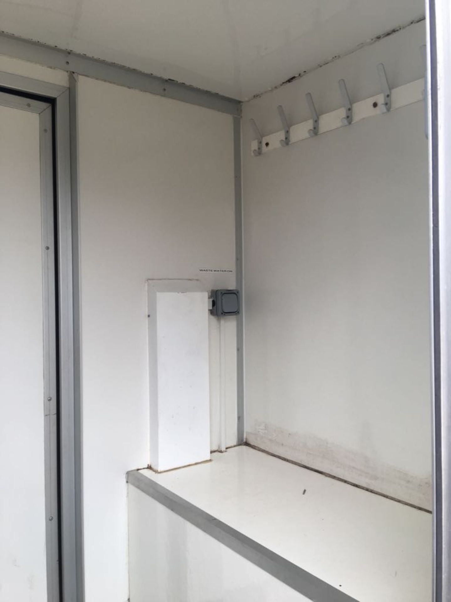 MOBILE TRAILER AMS TWIN SHOWER DECONTAMINATION UNIT AND CHANGING ROOMS - Image 11 of 27