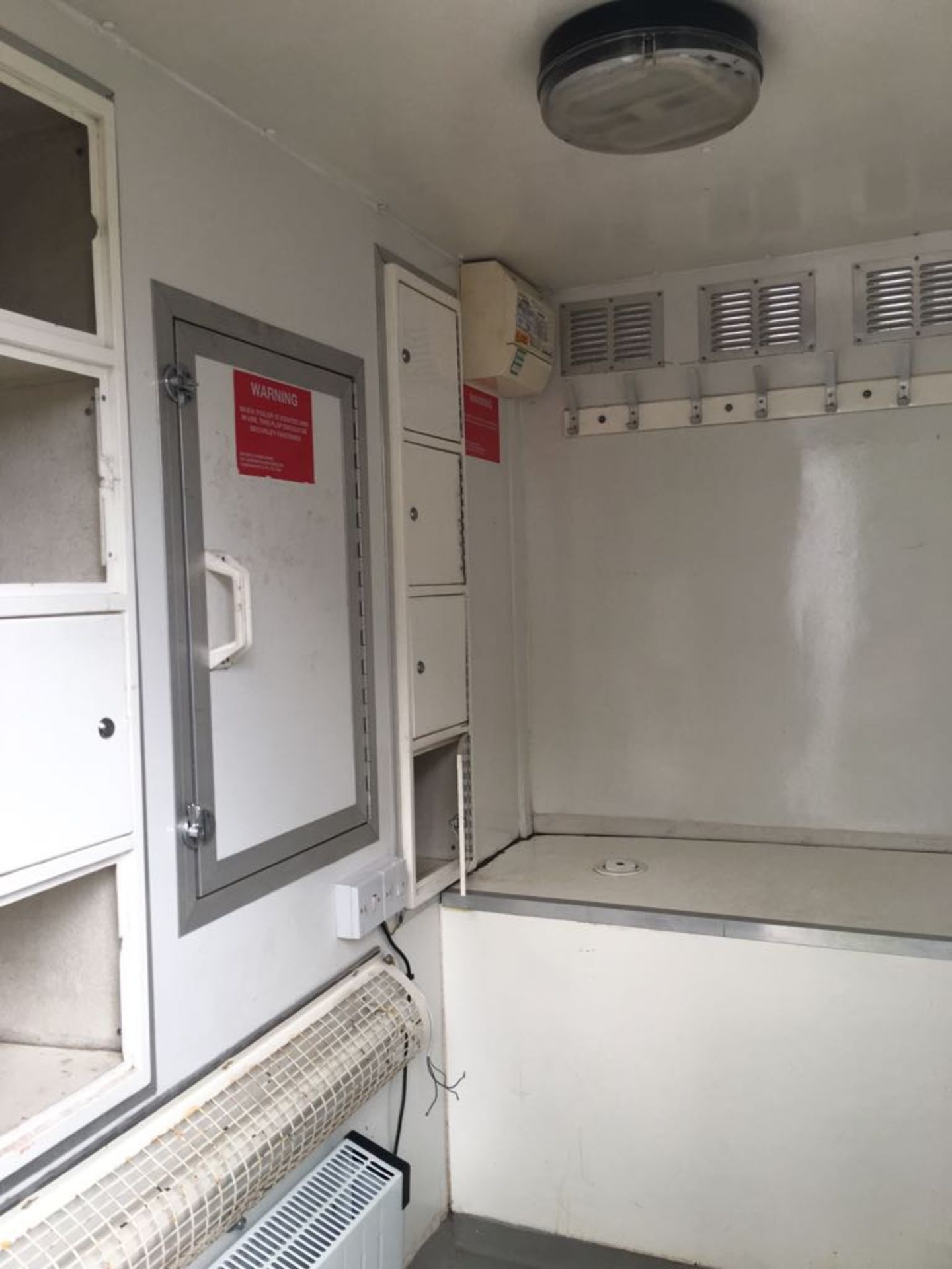 MOBILE TRAILER AMS TWIN SHOWER DECONTAMINATION UNIT AND CHANGING ROOMS - Image 13 of 27