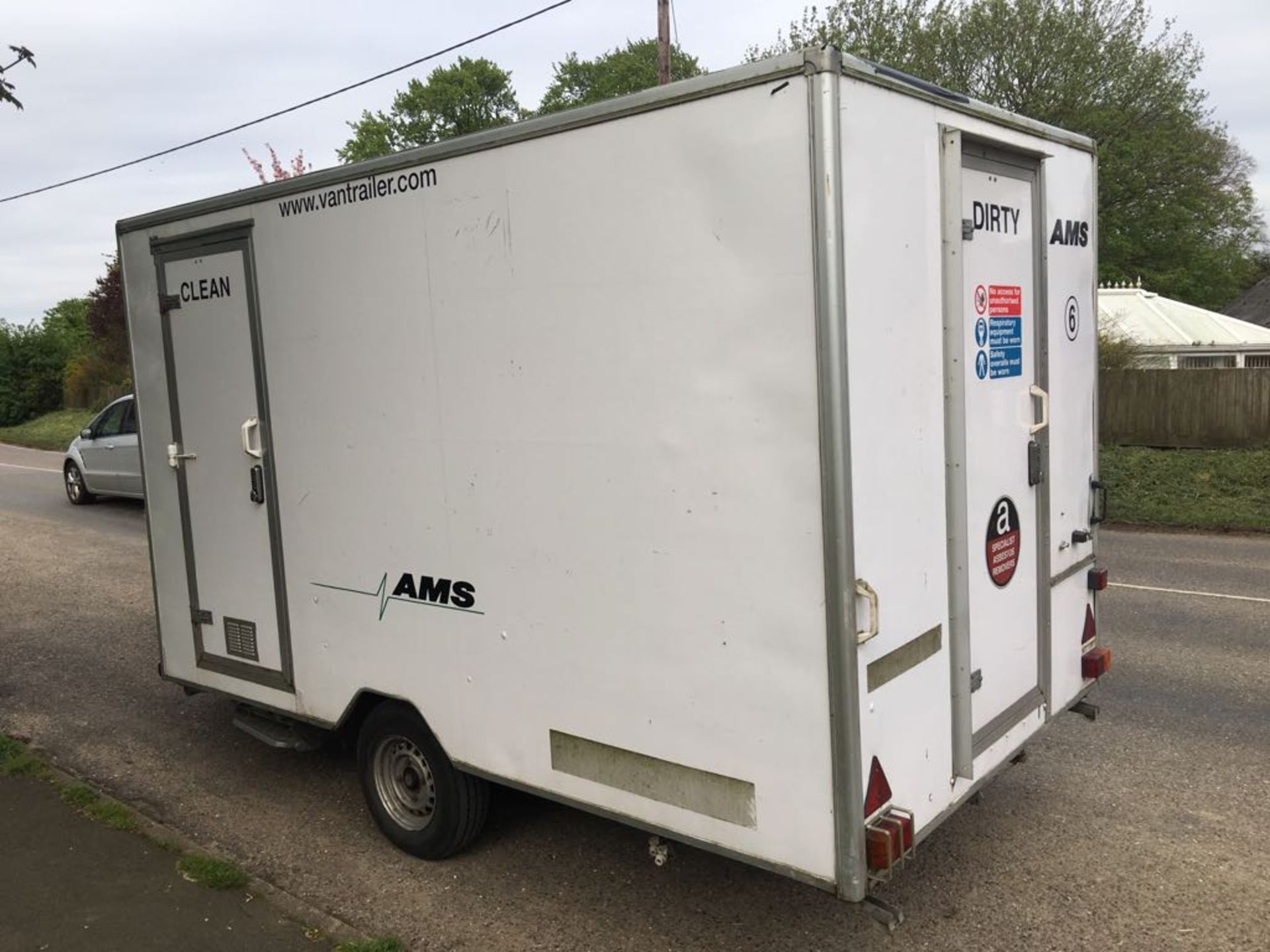 MOBILE TRAILER AMS TWIN SHOWER DECONTAMINATION UNIT AND CHANGING ROOMS - Image 6 of 27