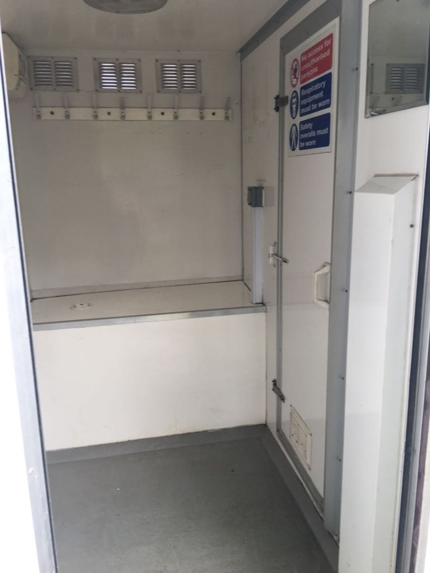 MOBILE TRAILER AMS TWIN SHOWER DECONTAMINATION UNIT AND CHANGING ROOMS - Image 17 of 27