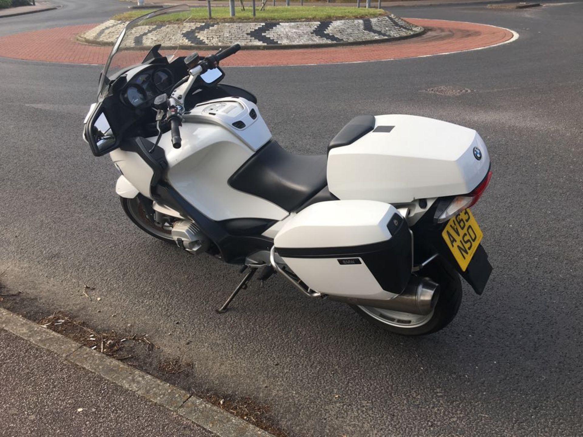 2014 BMW R1200 RT MU **EX AUTHORITY** - Image 5 of 10