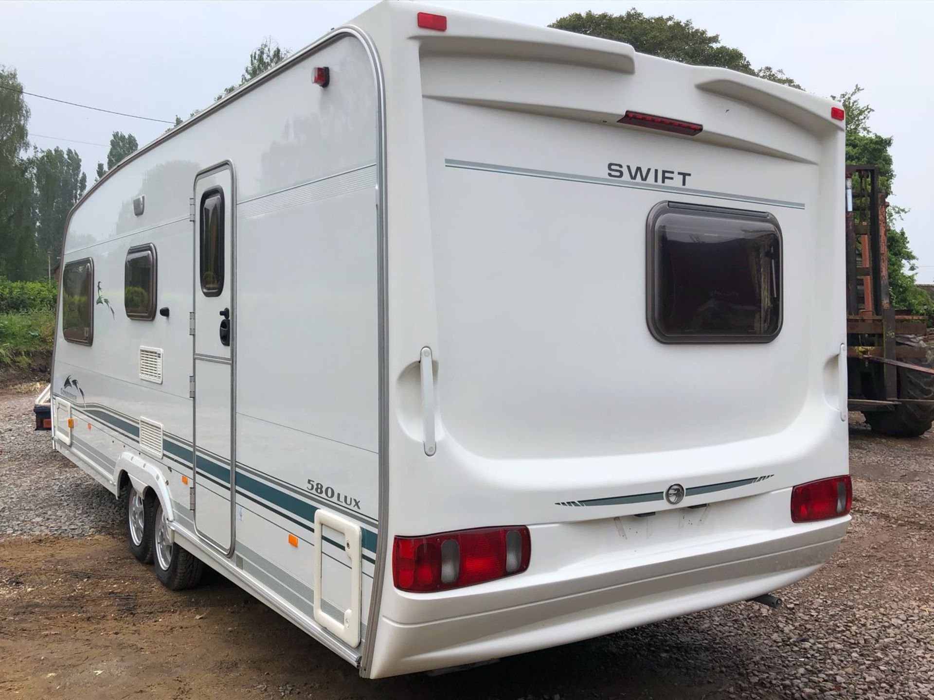 SWIFT 580 LUX CARAVAN - Image 3 of 16