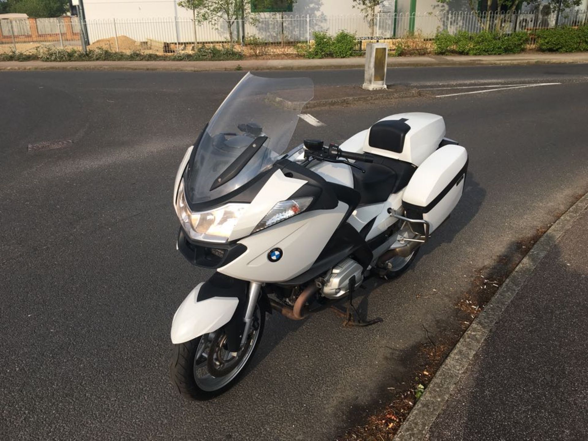 2014 BMW R1200 RT MU **EX AUTHORITY** - Image 2 of 10