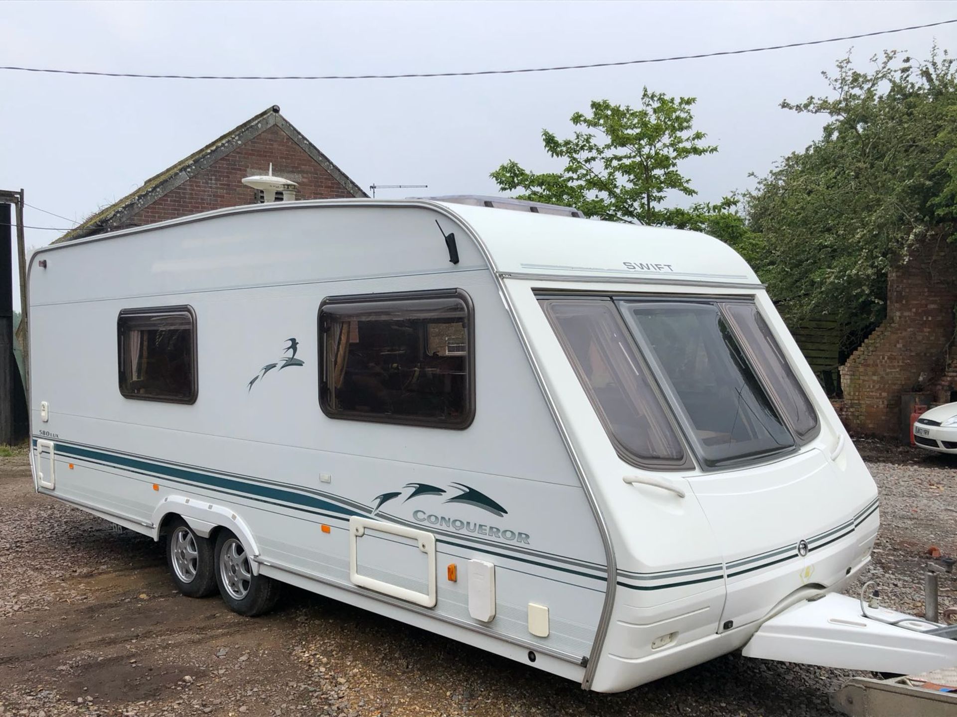 SWIFT 580 LUX CARAVAN - Image 2 of 16