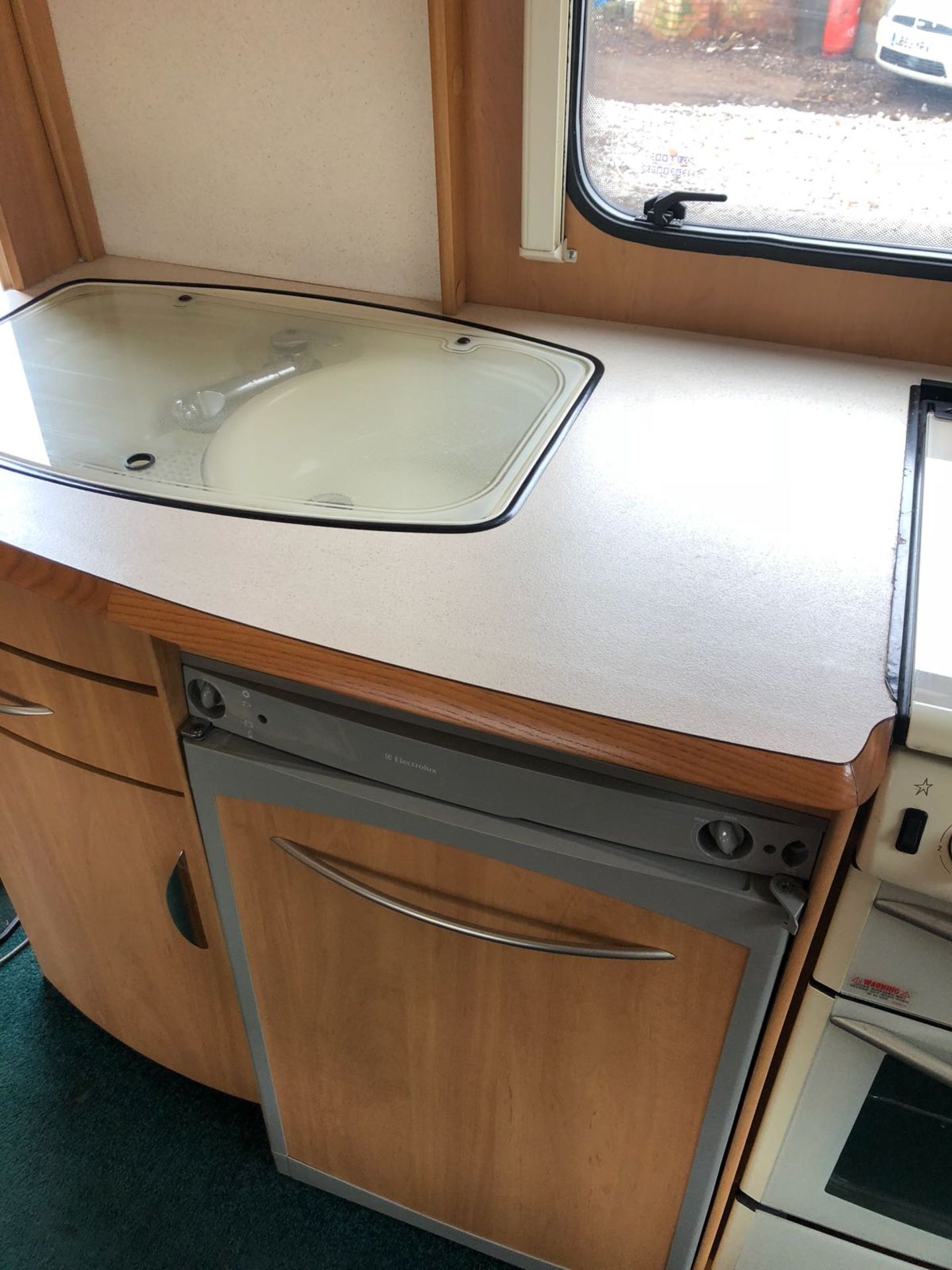 SWIFT 580 LUX CARAVAN - Image 11 of 16