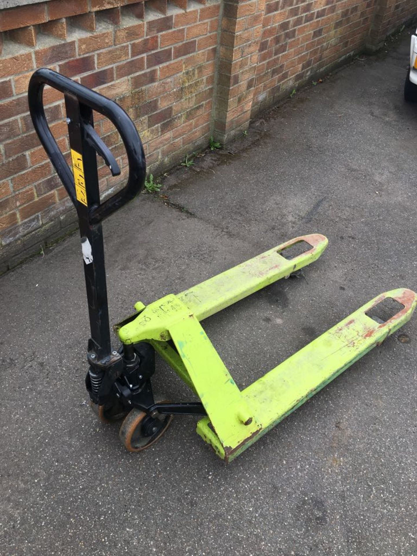 PALLET TRUCKS 2200 KG - Image 4 of 5