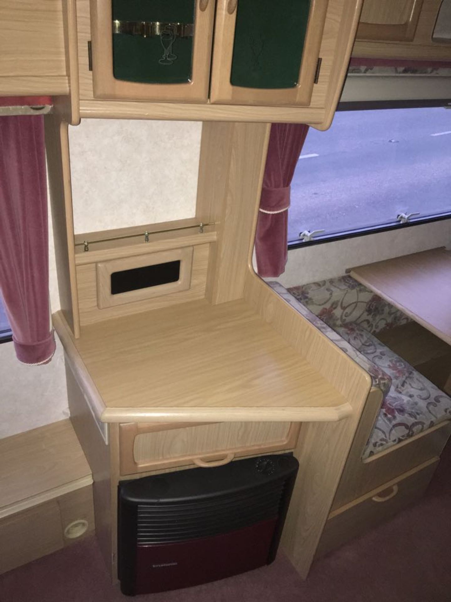 BAILY PAGEANT CARAVAN 4 BERTH - Image 14 of 28