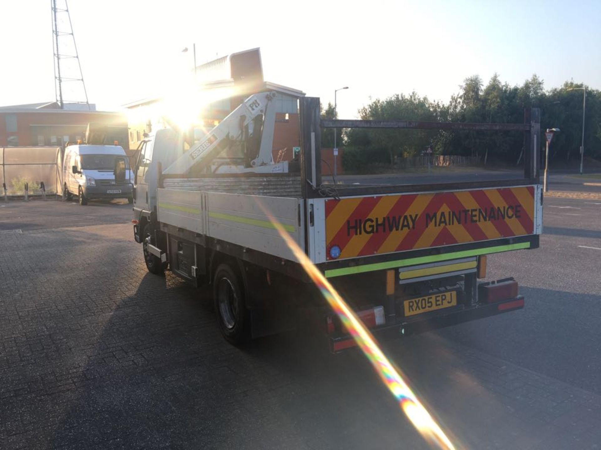 2005 MITSUBISHI CANTER 75 HIAB TRUCK HGV - Image 7 of 18