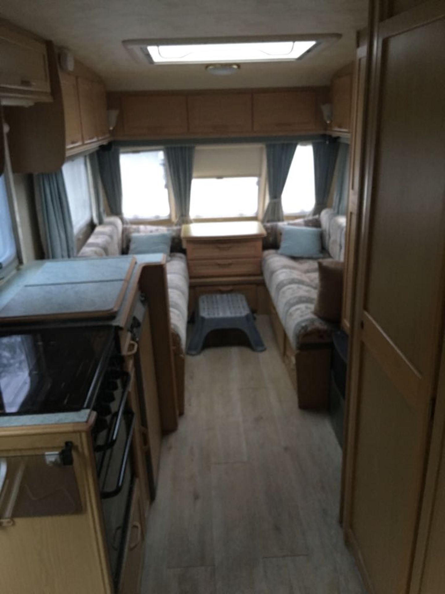 2000 LUNAR ULTIMA CARAVAN 5 BERTH - Image 11 of 19