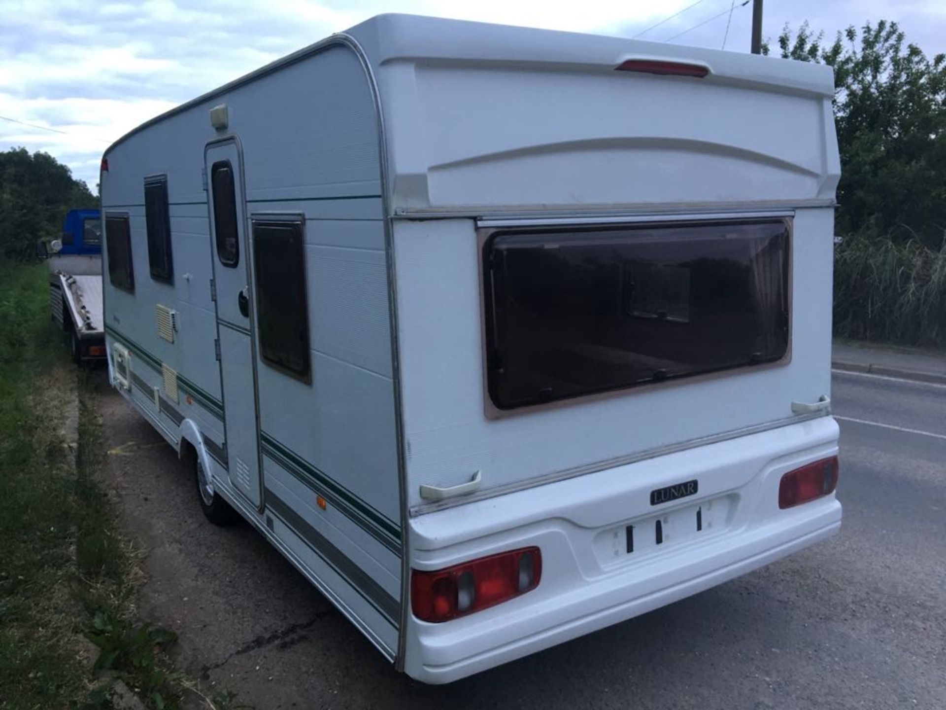 2000 LUNAR ULTIMA CARAVAN 5 BERTH - Image 3 of 19