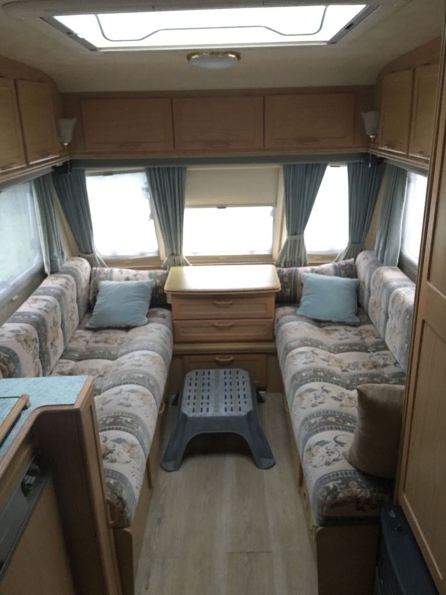 2000 LUNAR ULTIMA CARAVAN 5 BERTH - Image 8 of 19