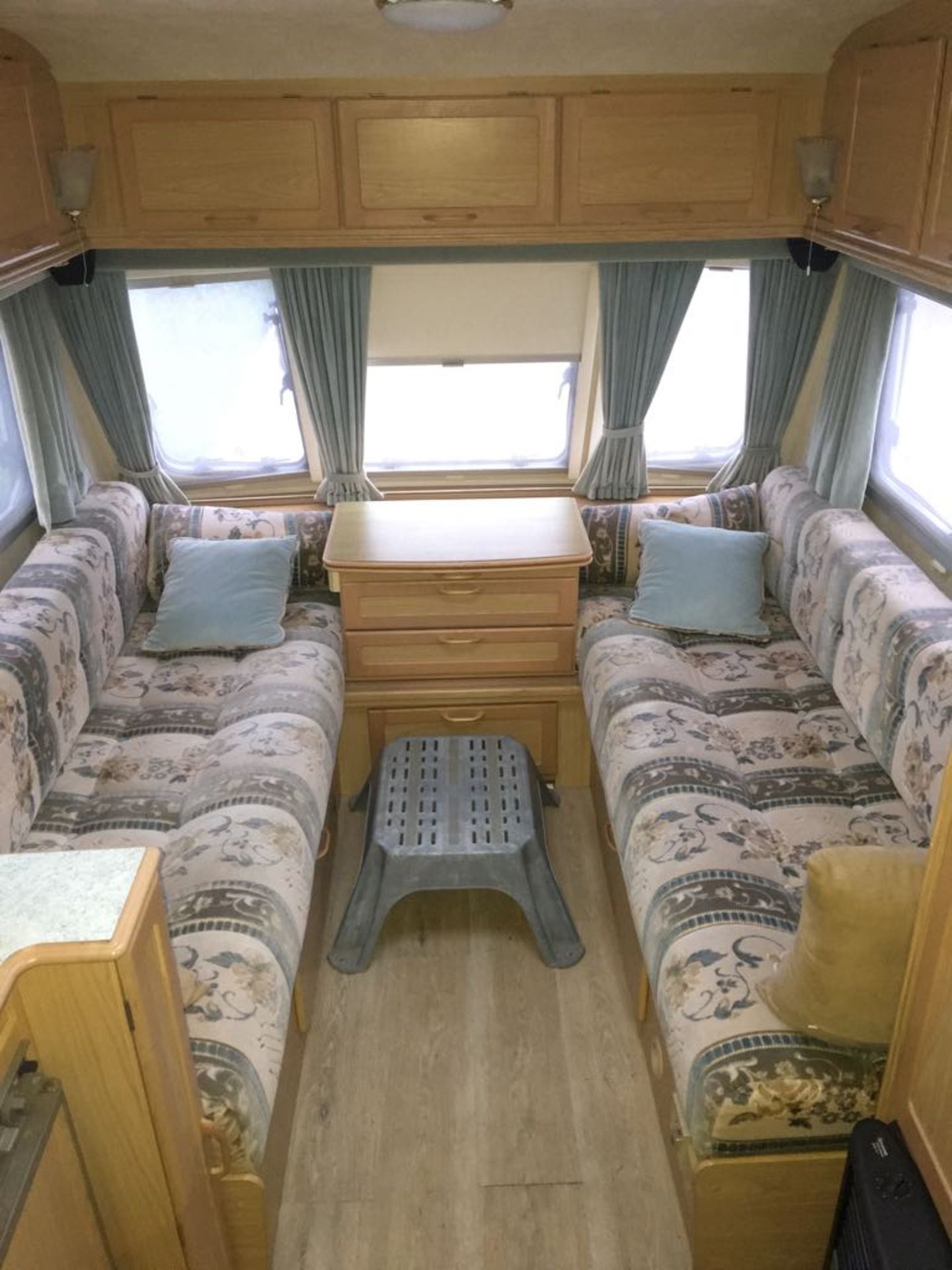 2000 LUNAR ULTIMA CARAVAN 5 BERTH - Image 9 of 19