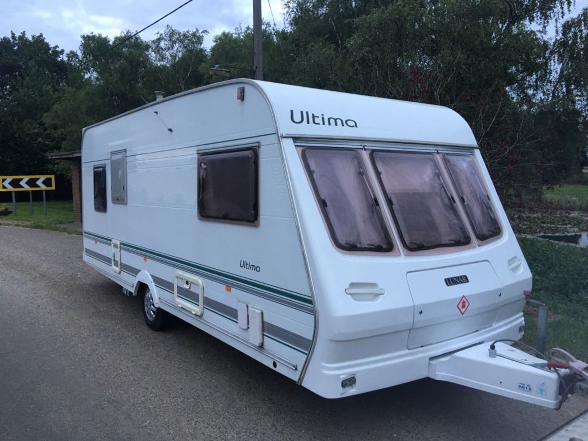 2000 LUNAR ULTIMA CARAVAN 5 BERTH