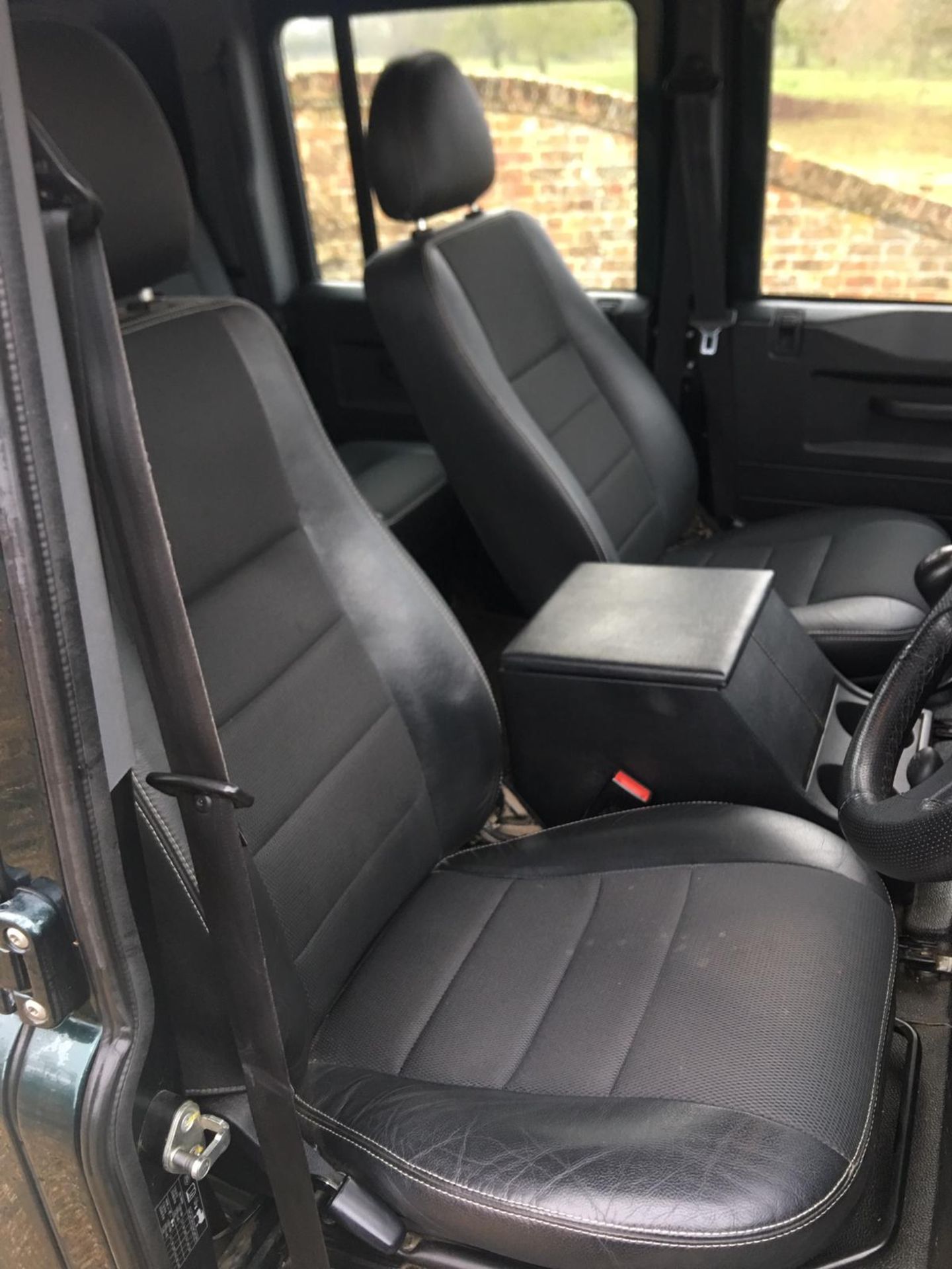 2015 LAND ROVER DEFENDER 110 XS UTILITY **LOW MILEAGE** - Image 13 of 17