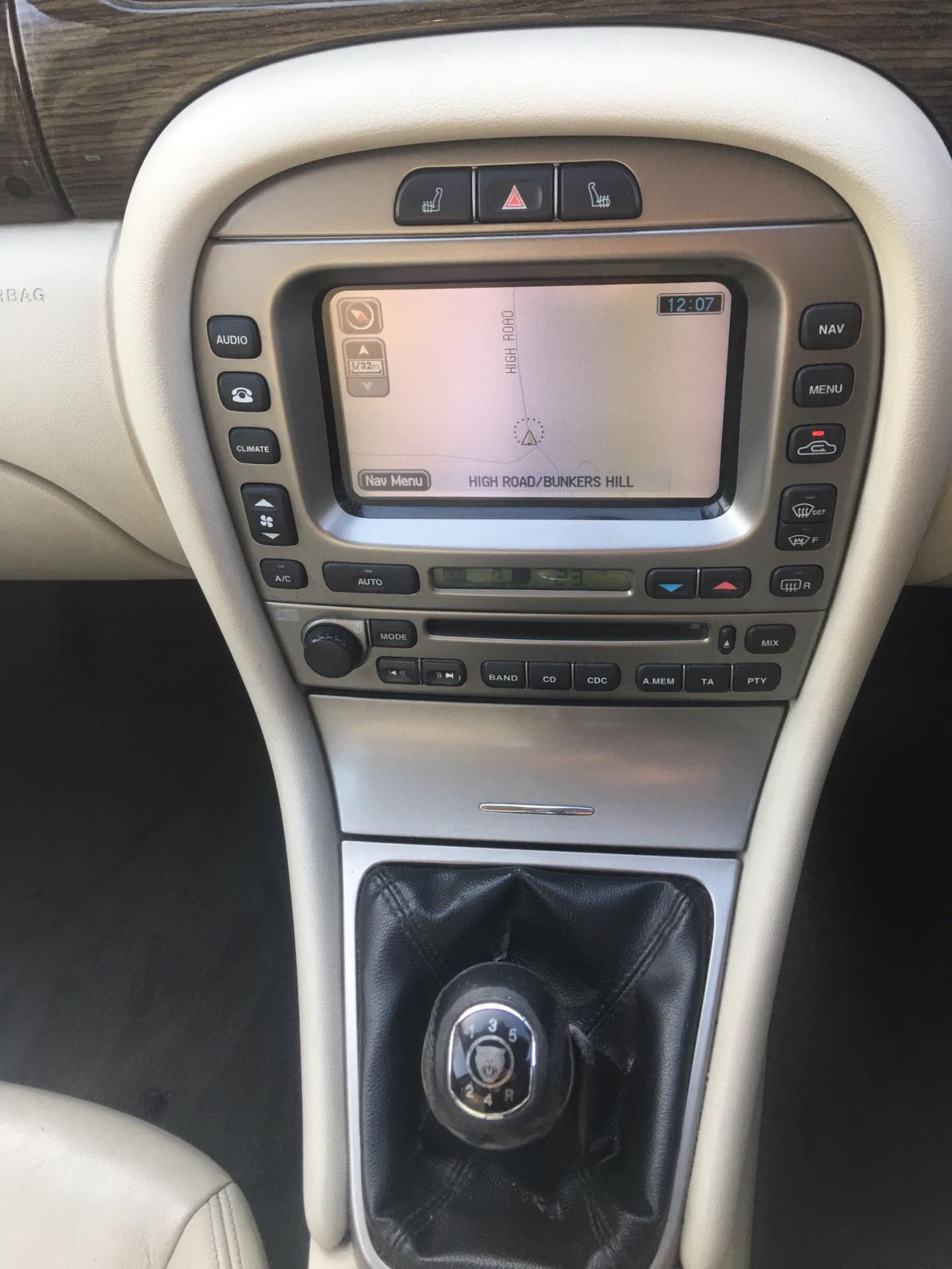 2009 JAGUAR X TYPE SE 2.0 DIESEL - Image 14 of 21