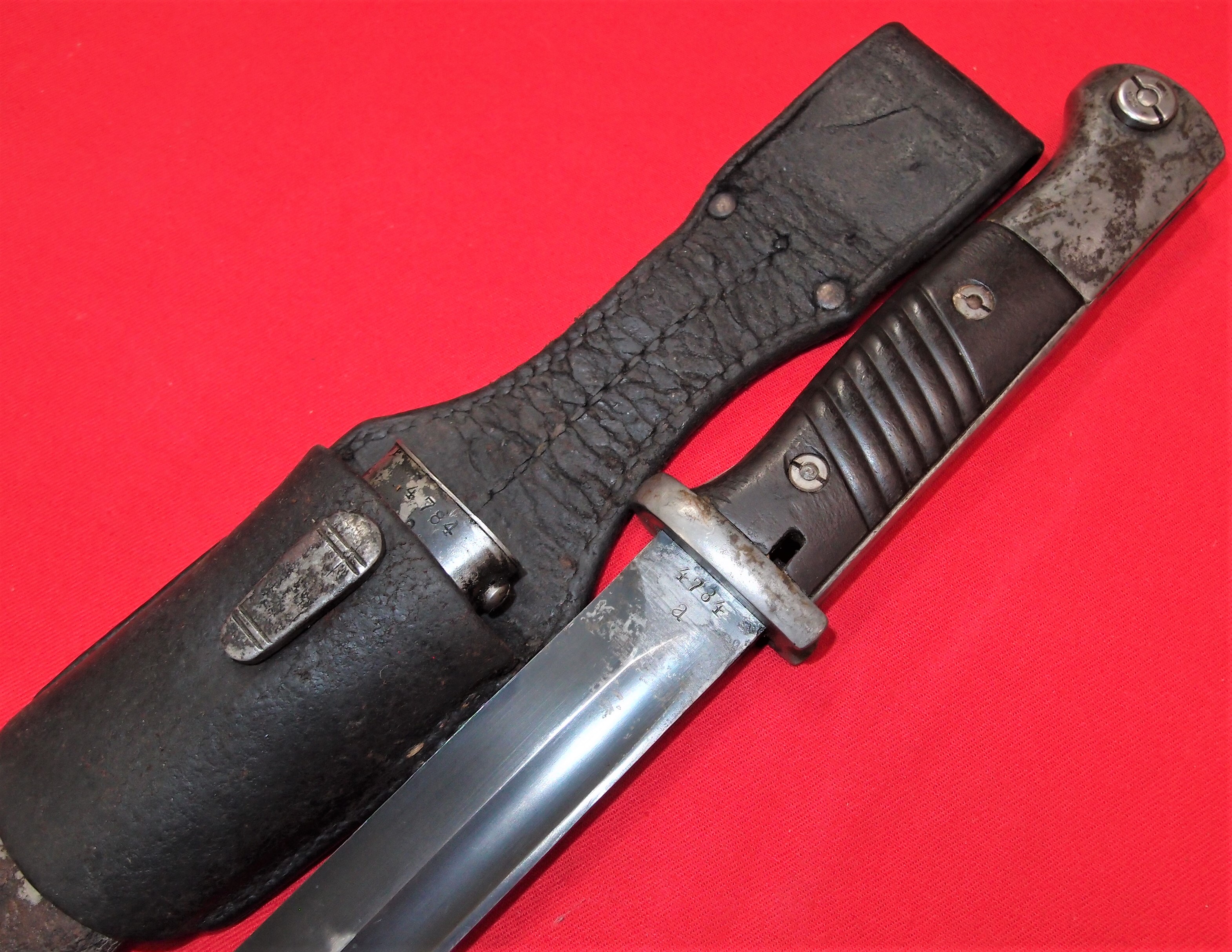 WW2 German K98 service bayonet, with matching numbered scabbard & leather frog by Clemen & Jung - Image 4 of 6