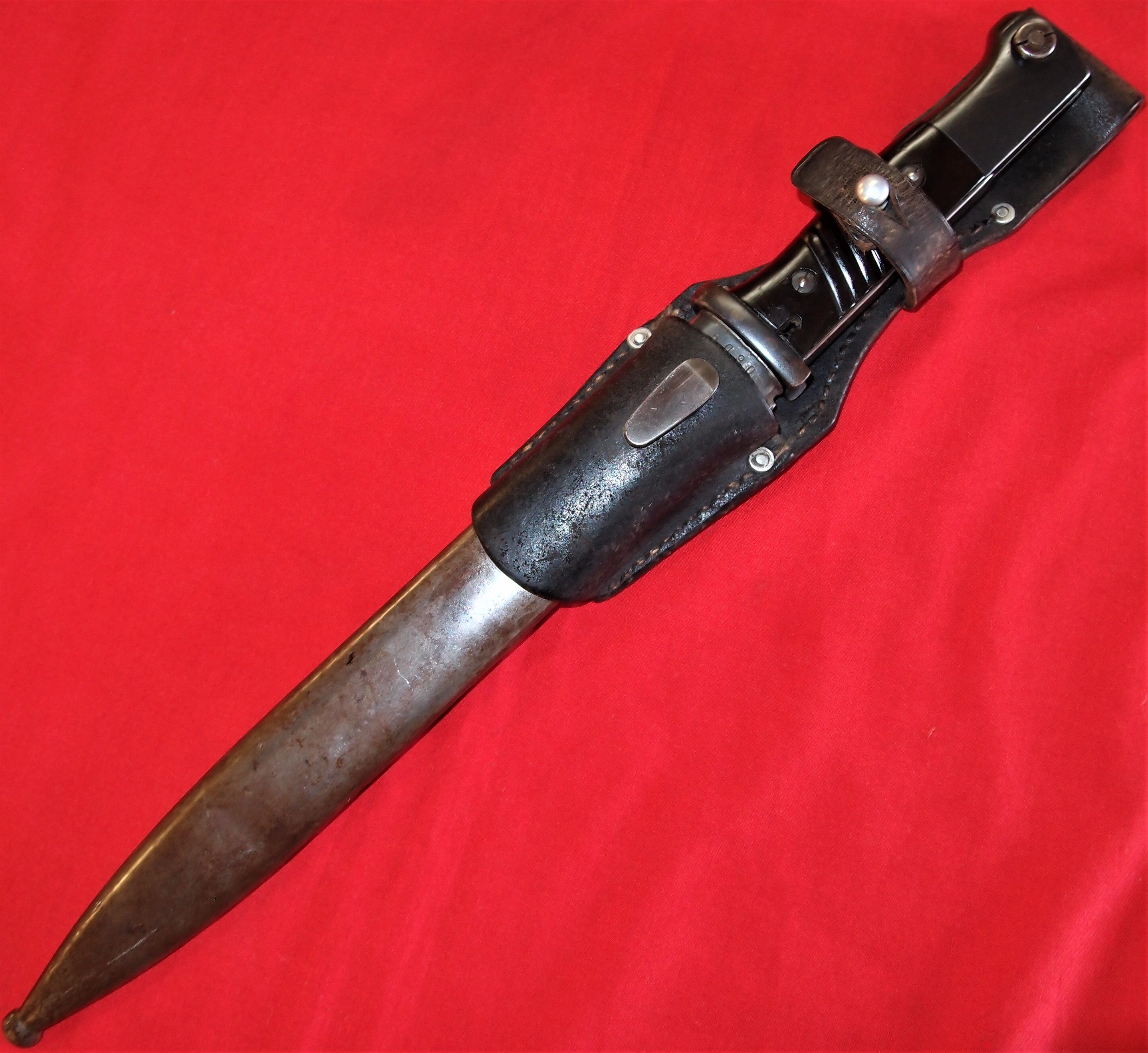 WW2 German K98 service bayonet, with matching numbered scabbard & leather frog by Paul Weyersburg - Image 9 of 9