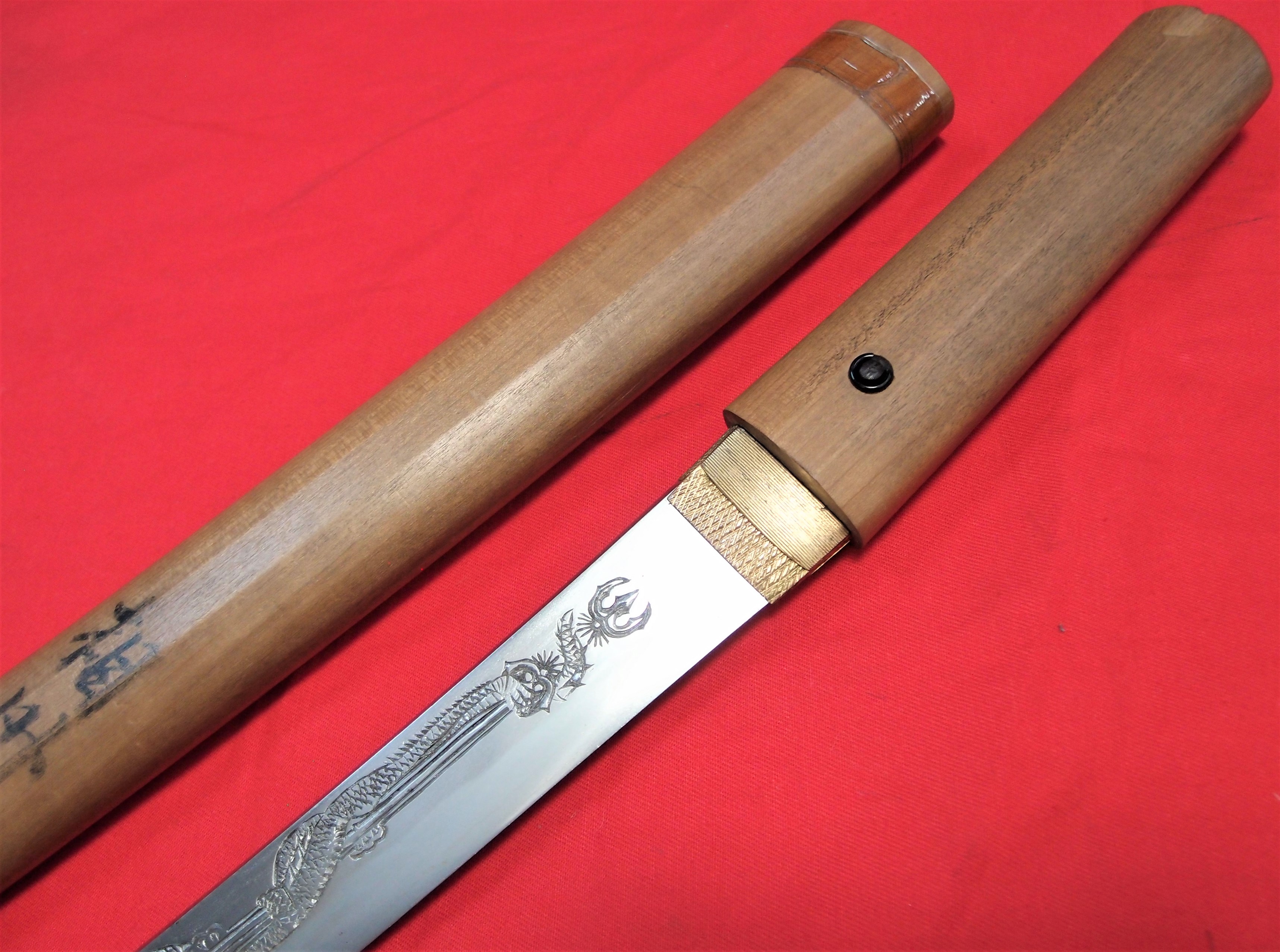 C. 13th Century Koto Period Japanese Long Tanto by Hikoshiro Sadamune in shirasaya wooden mounts - Image 4 of 11