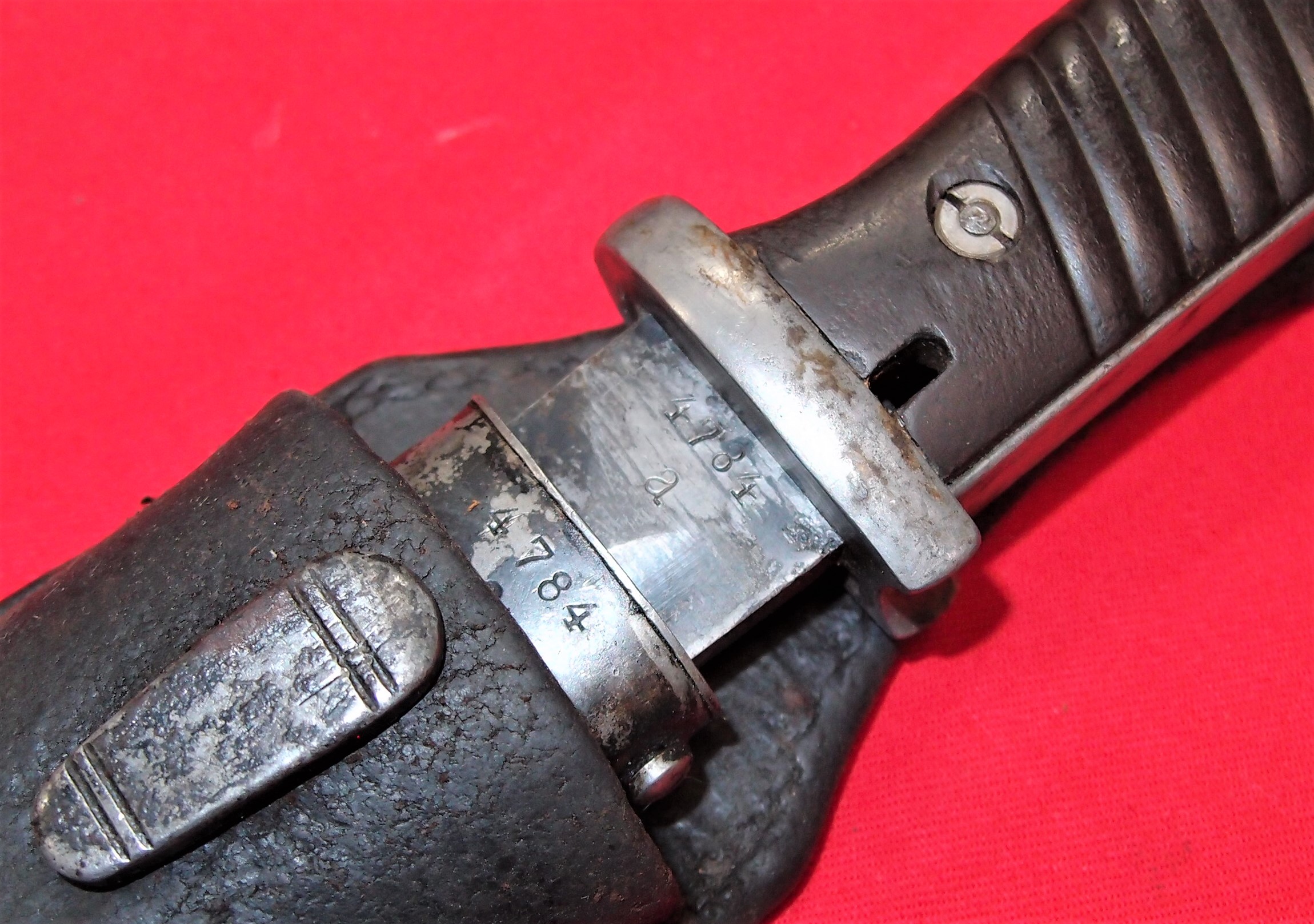 WW2 German K98 service bayonet, with matching numbered scabbard & leather frog by Clemen & Jung - Image 6 of 6