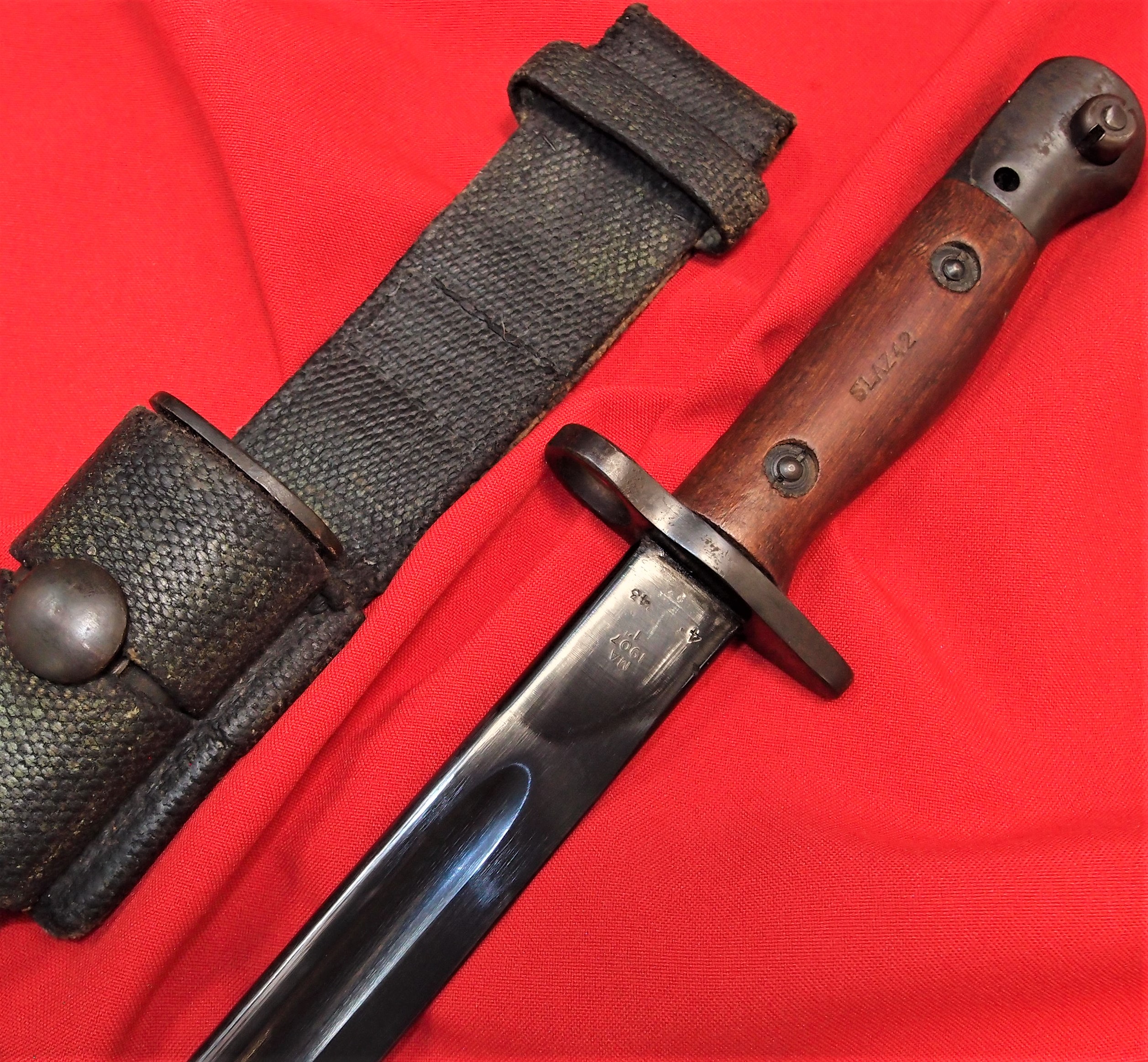 Near mint 1907 Pattern WW2 Australian bayonet & scabbard