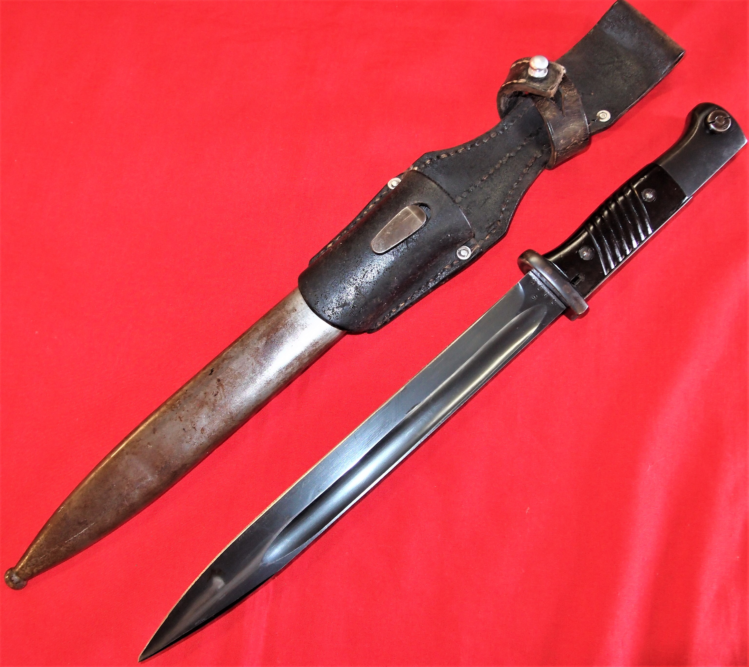 WW2 German K98 service bayonet, with matching numbered scabbard & leather frog by Paul Weyersburg - Image 2 of 9