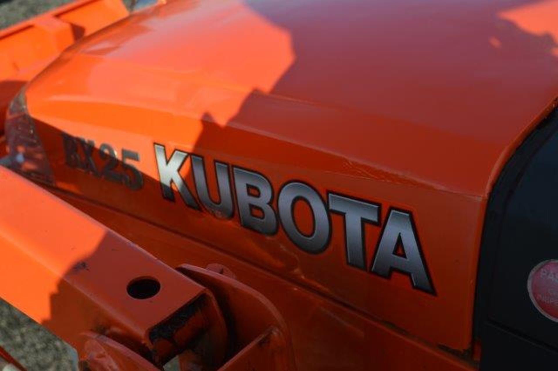 KUBOTA BX25 W/ LA240 LOADER, W/BT601 BACKHOE,4WD, 1,060 HRS - Image 2 of 6
