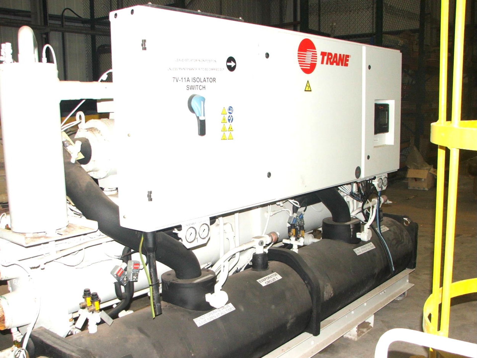 TRANE SERIES E85170 090 ROTORY WATER COOLED REFRIGERANT PACKAGED CHILLER UNIT, 3746 CAP. WITH TRACER - Image 3 of 5