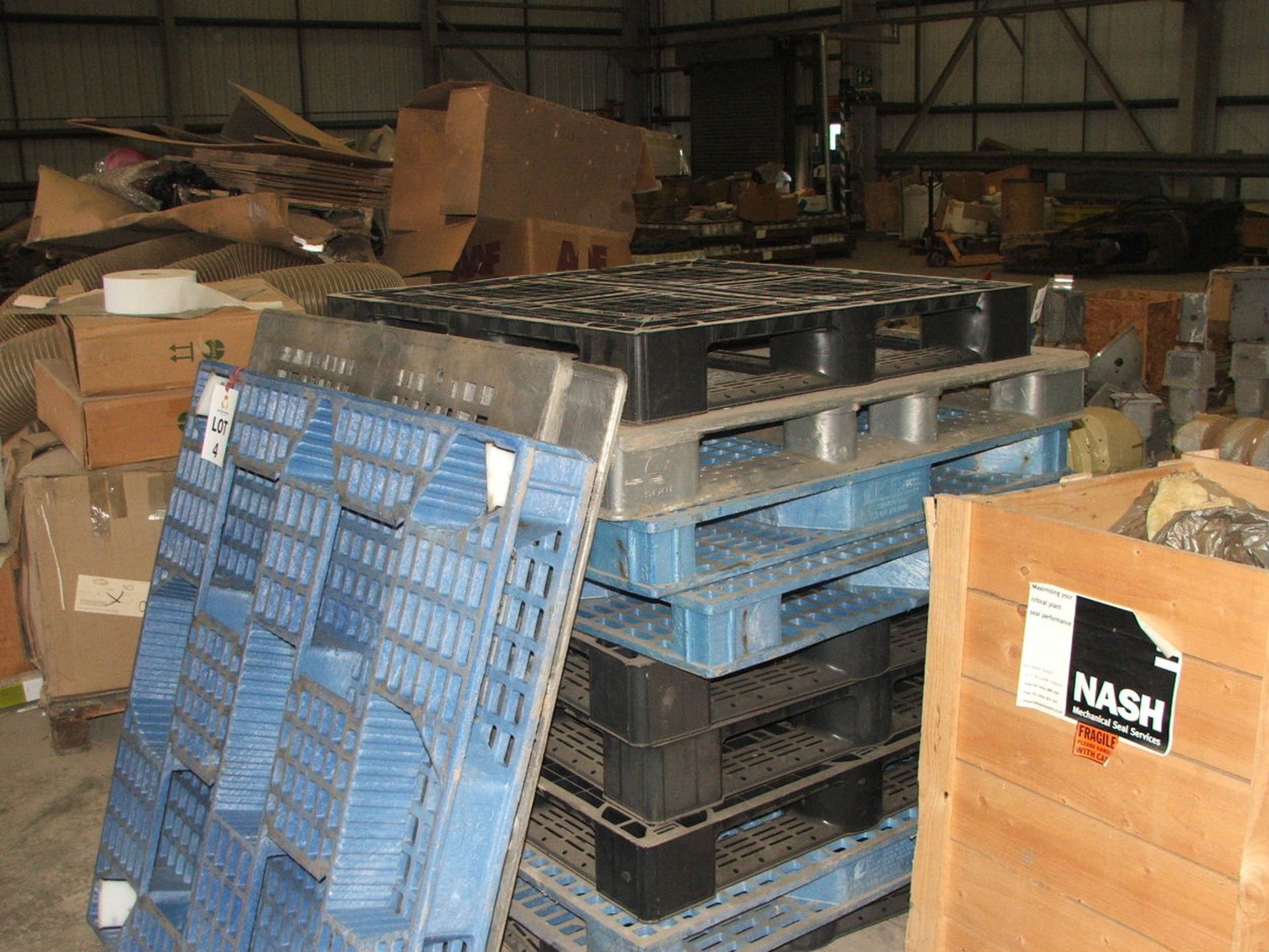 QTY 7 X 1 MTR PLASTIC PALLETS