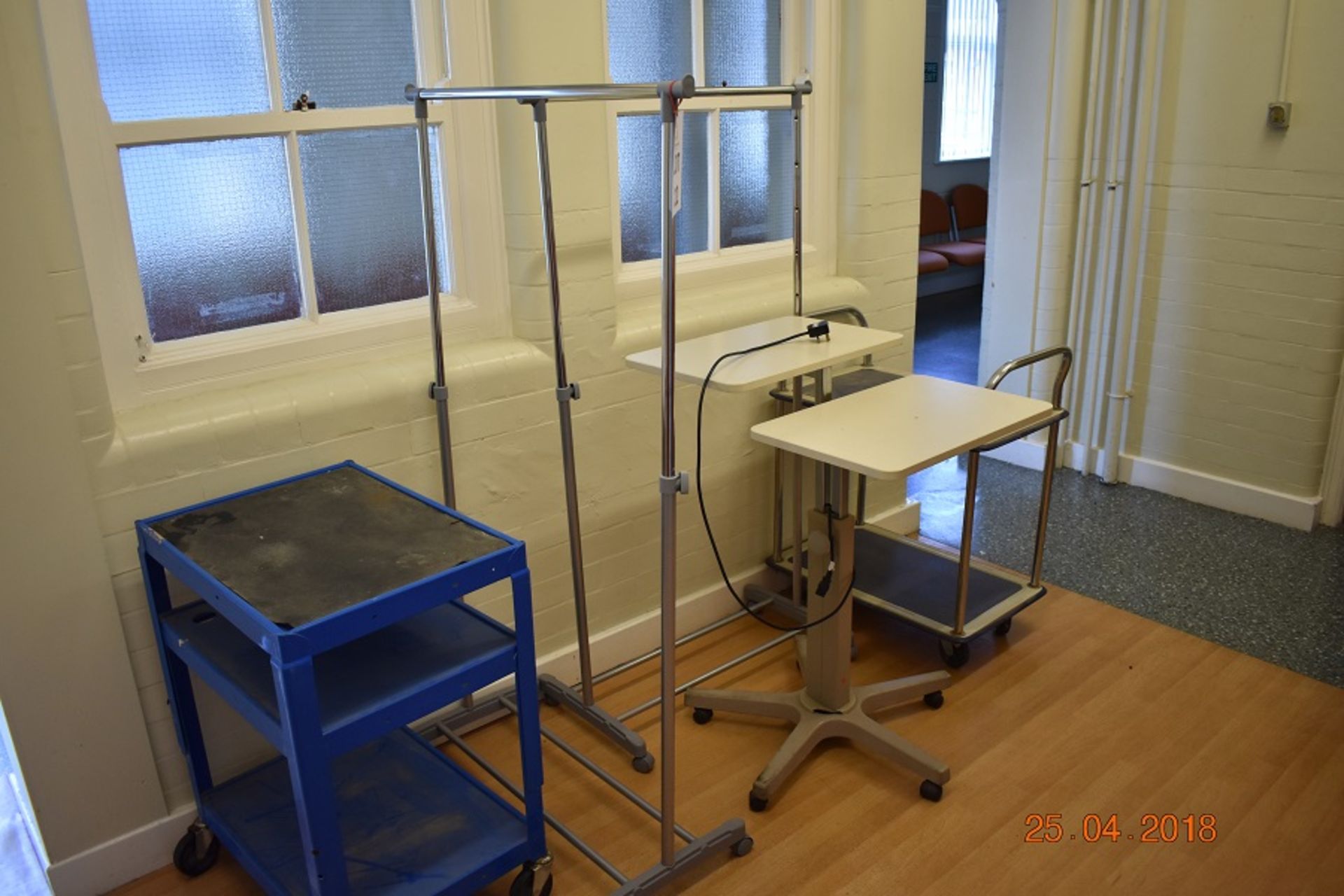 QTY OF VARIOUS ITEMS INC COAT STAND PROJECTOR STAND & 2 X TROLLIES