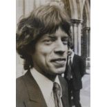 Mick Jagger. Um 1979. Pressephotographie. Silbergelatineabzug. 29 x 20,5 cm (Passepartout-