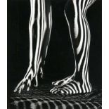 Miller, Martin H.. (1917 - 2005). Striped Light Nude. Vintage, Silbergelatine Abzug. Um 1960. Ca. 23