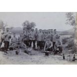 China - - Sammlung von 43 OPhotographien China. Deutsche Soldaten mit Mützenband. Ca. 1908.