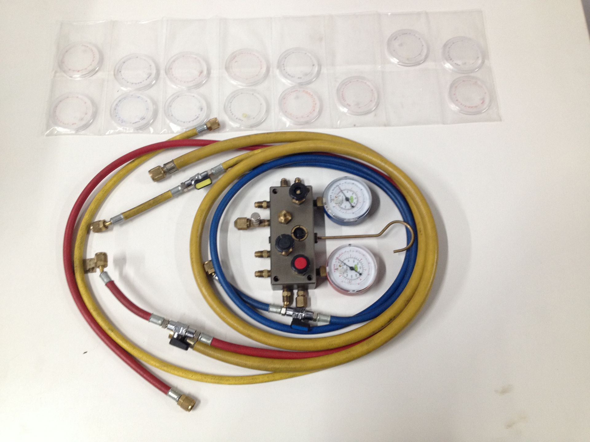 Refco Mainfold Two Way with Charging Lines - Image 2 of 3