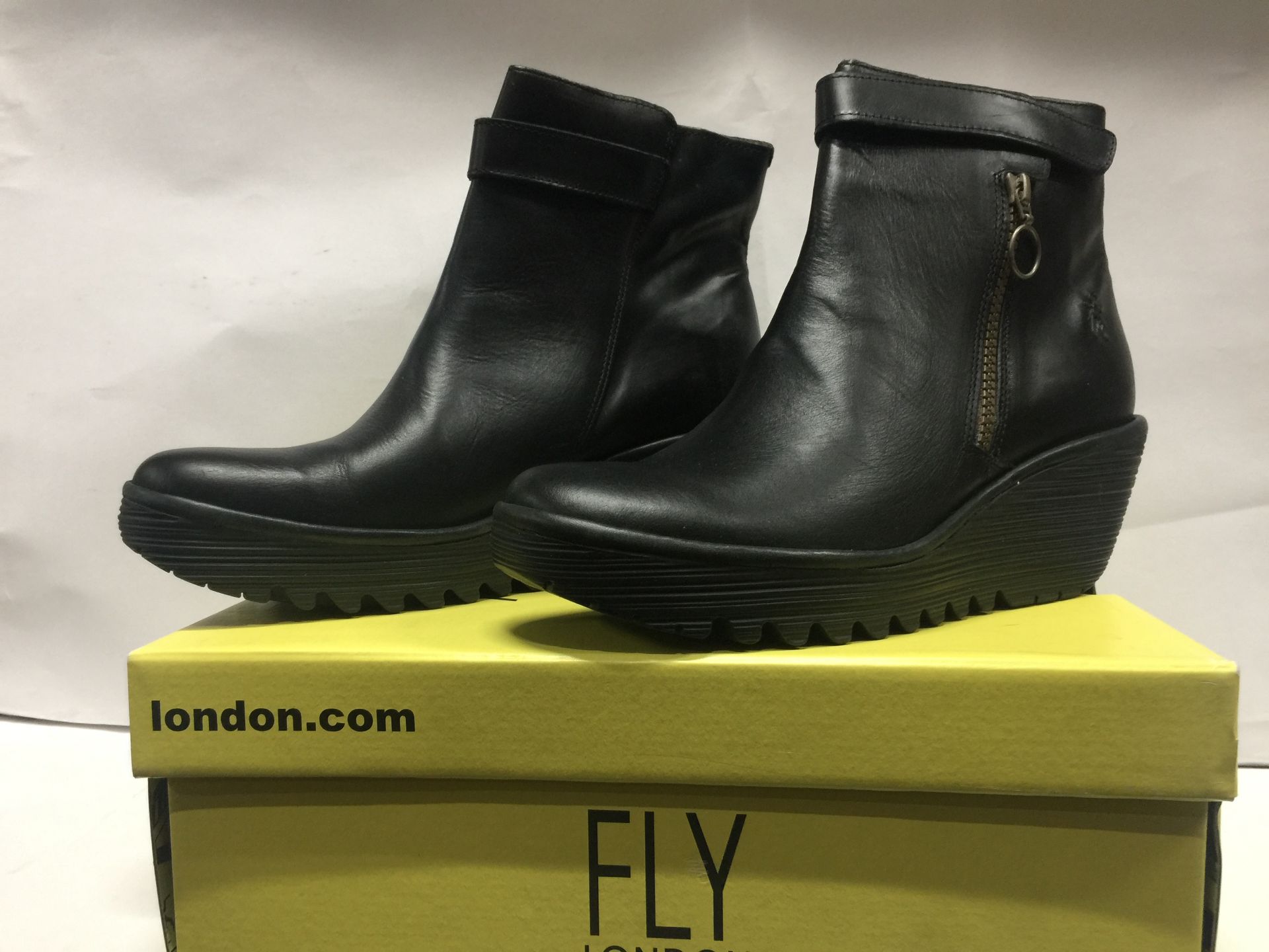 6 x Fly London Women's Boots Mixed Sizes, Styles and Colours Size Ranging EU 38 - EU 42 - Customer R - Image 4 of 5