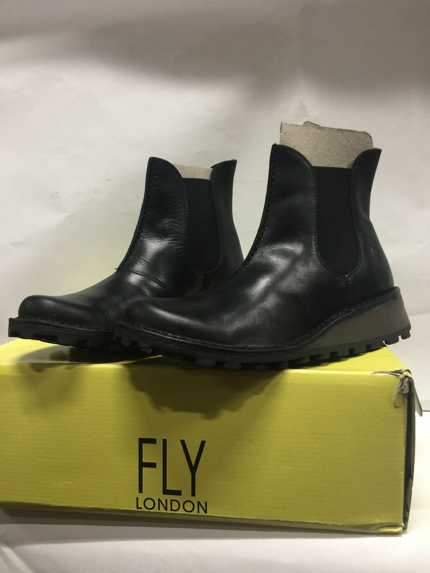 6 x Fly London Women's Boots Mixed Sizes, Styles and Colours Size Ranging EU 38 - EU 42 - Customer R - Image 2 of 5