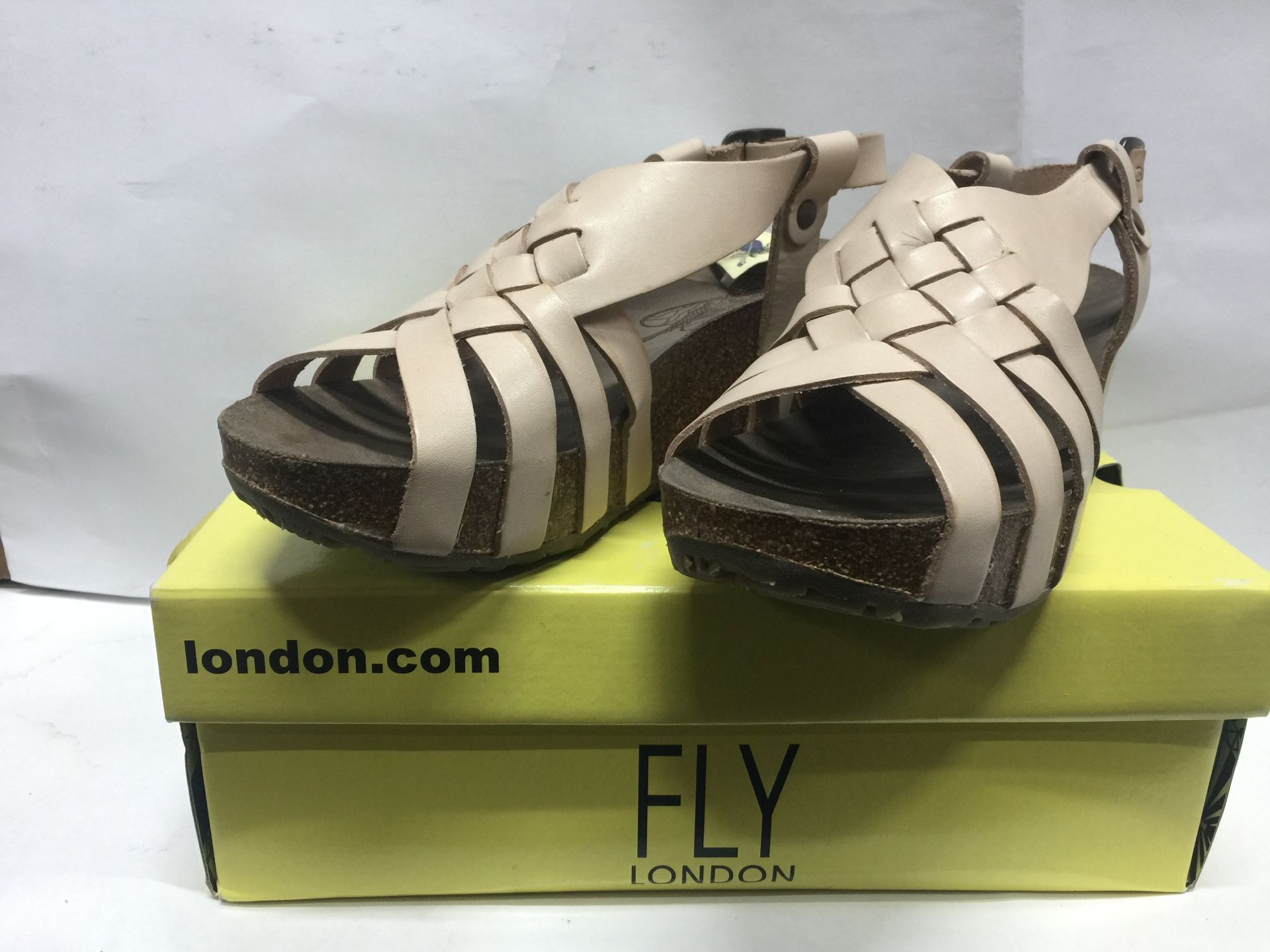 21 x Fly London Women's Sandles Mixed Sizes, Styles and Colours Size Ranging EU 36 - EU 41 - Custome - Image 5 of 6