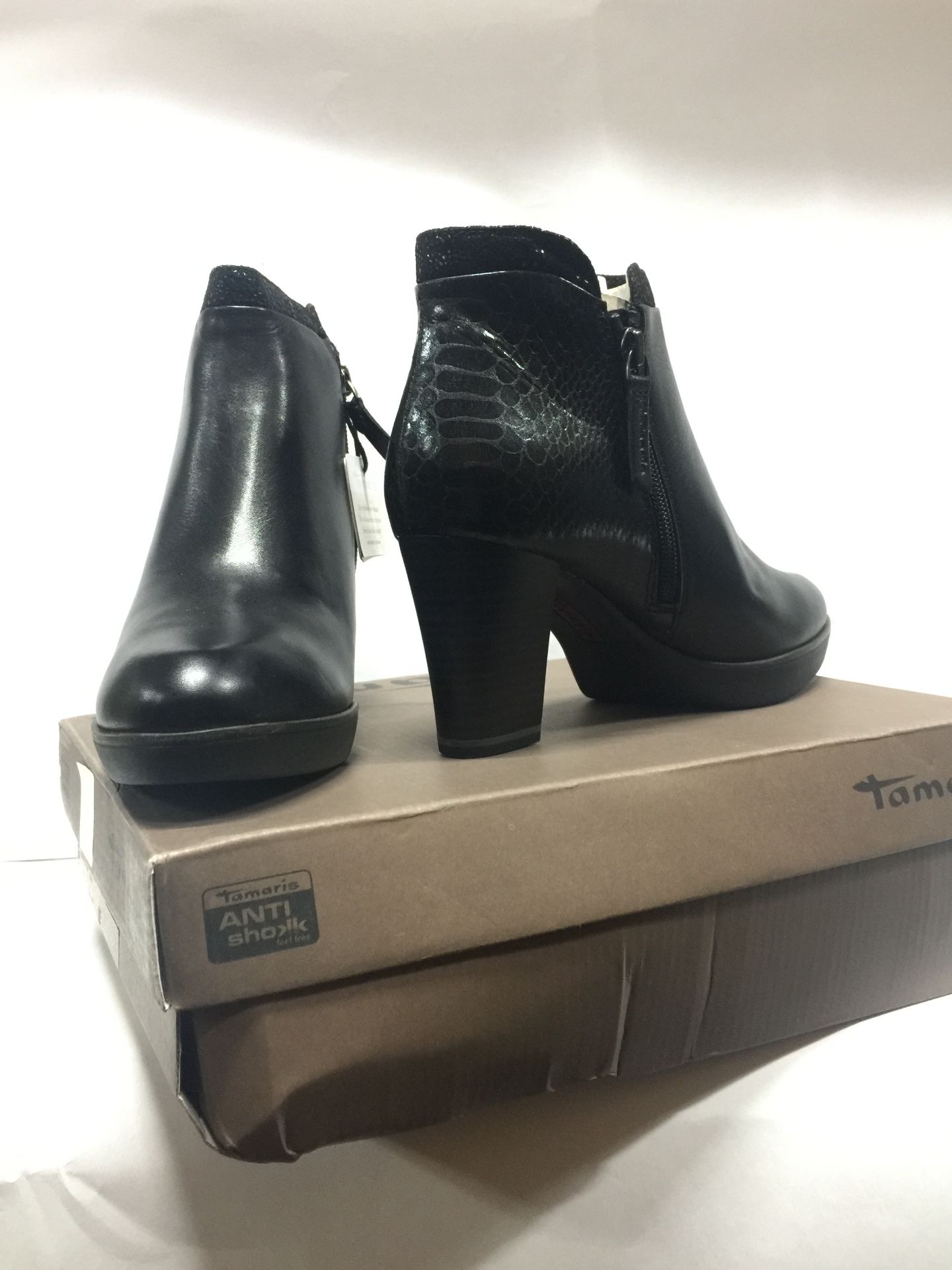 22 x Tamaris Womens Boots Mixed Sizes, Styles and Colours Size Ranging from EU37 - EU41 - Customer - Bild 4 aus 6