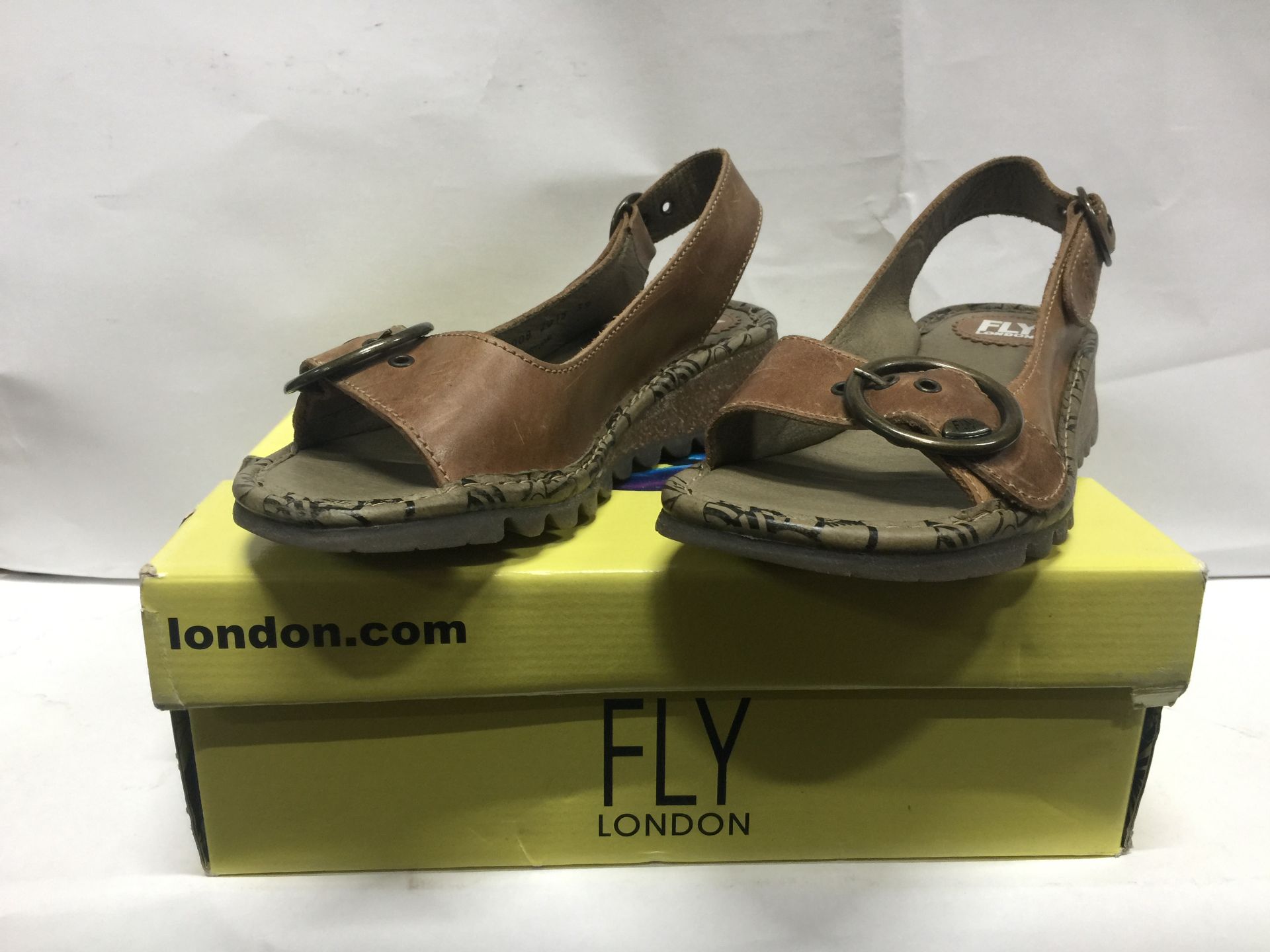 21 x Fly London Women's Sandles Mixed Sizes, Styles and Colours Size Ranging EU 36 - EU 41 - Custome - Image 2 of 6