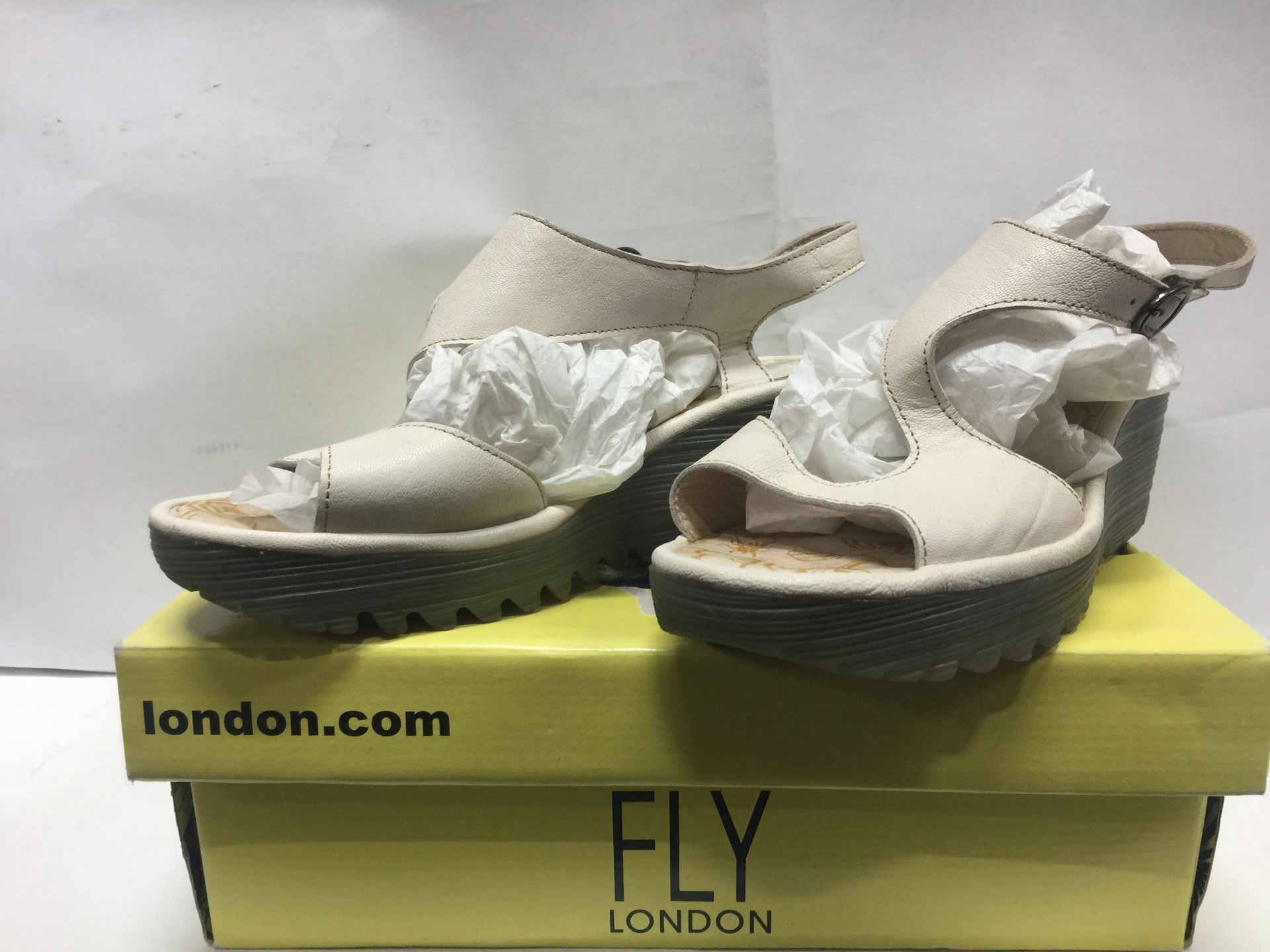 21 x Fly London Women's Sandles Mixed Sizes, Styles and Colours Size Ranging EU 36 - EU 41 - Custome - Image 3 of 6
