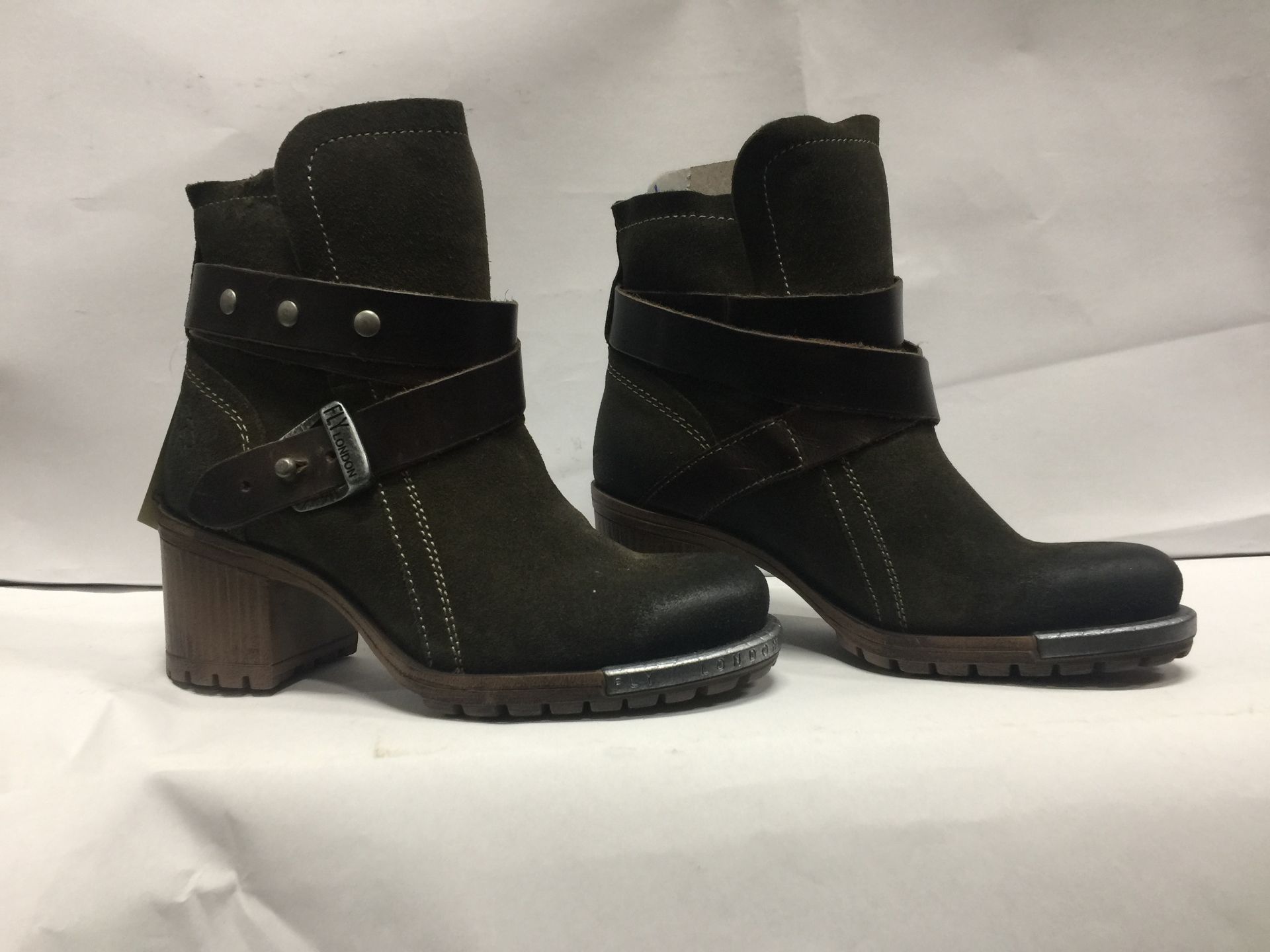 6 x Fly London Women's Boots Mixed Sizes, Styles and Colours Size Ranging EU 37 - EU 42 - Customer R - Image 3 of 4