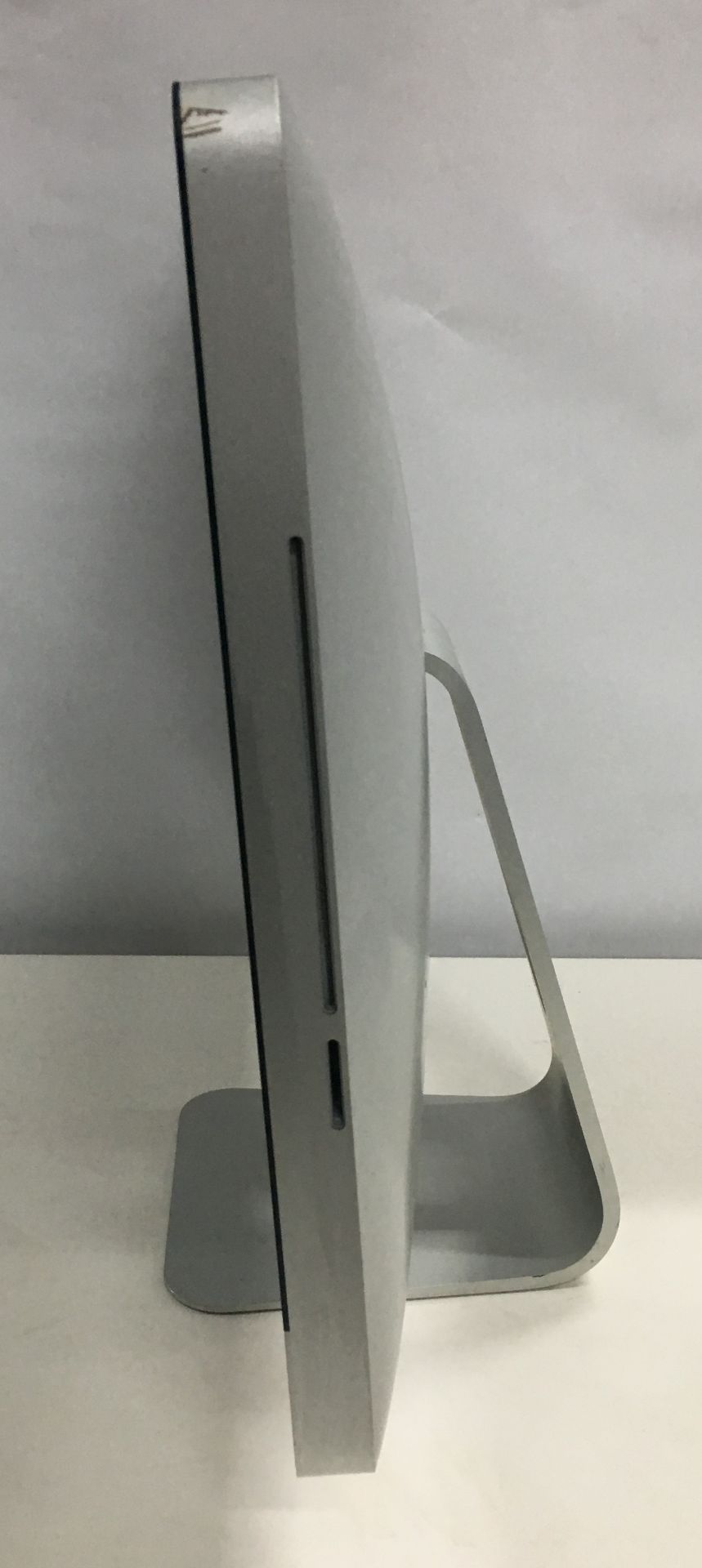Aple iMac 21.5" Computer Core i5 2.5GHz 4GB Ram, 500GB Hard Drive - Image 3 of 4