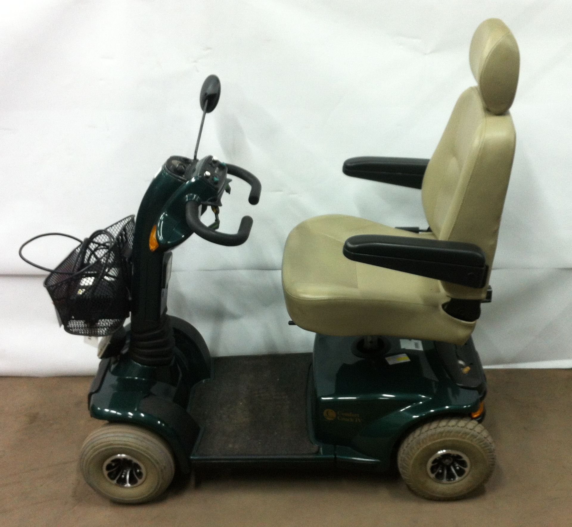 Craftmatic Comfort Couch IV mobility scooter - Image 3 of 4