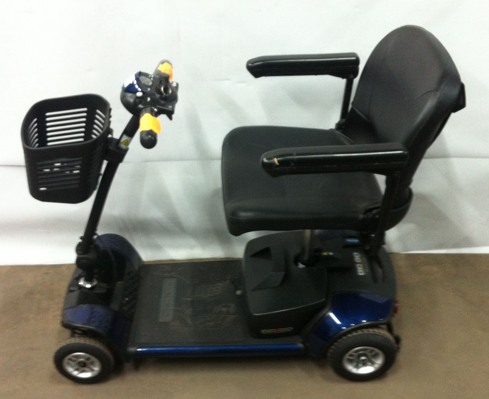 Pride Go Go Elite Traveller mobility scooter - Image 3 of 4