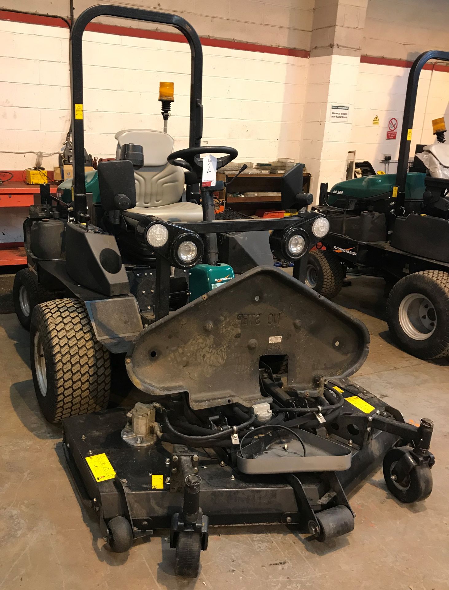 Ransomes HR300 Outfront Rotary Mower | 16 Plate | Hours: 555 - Image 3 of 6