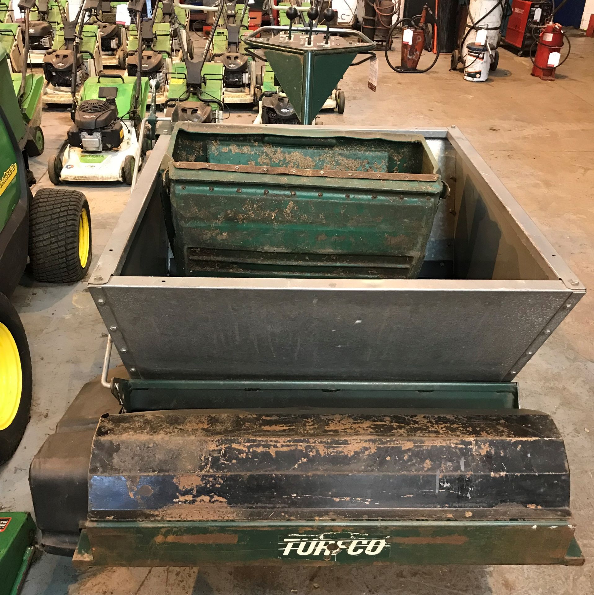 Turfco F15B Mete-R-Matic Walk Behind Topdresser