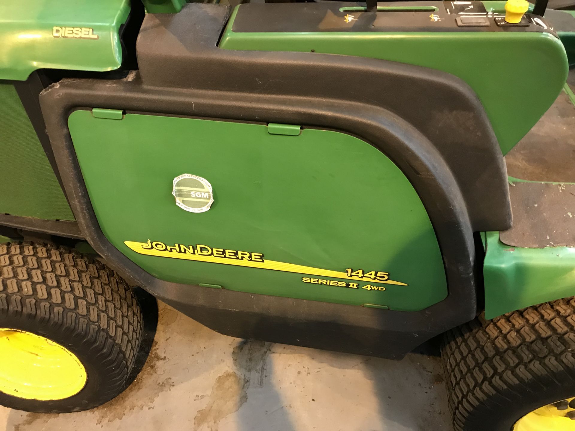 John Deere 4WD 1445 Series II Ride On Mower w/ Fast-Back Commercial | 13 Plate | Hours: 2070 - Non R - Image 3 of 7