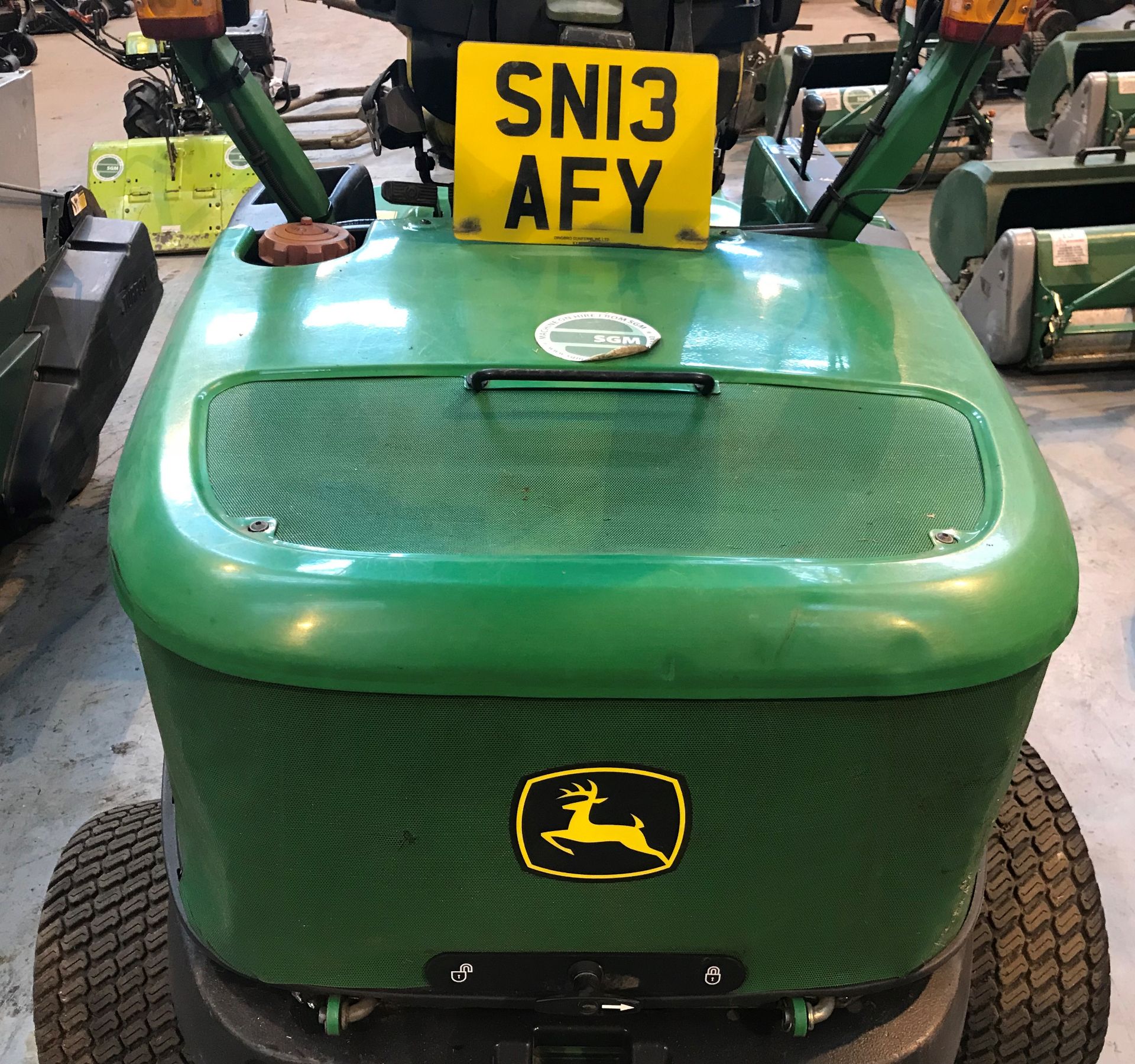 John Deere 4WD 1445 Series II Ride On Mower w/ Fast-Back Commercial | 13 Plate | Hours: 2070 - Non R - Image 4 of 7