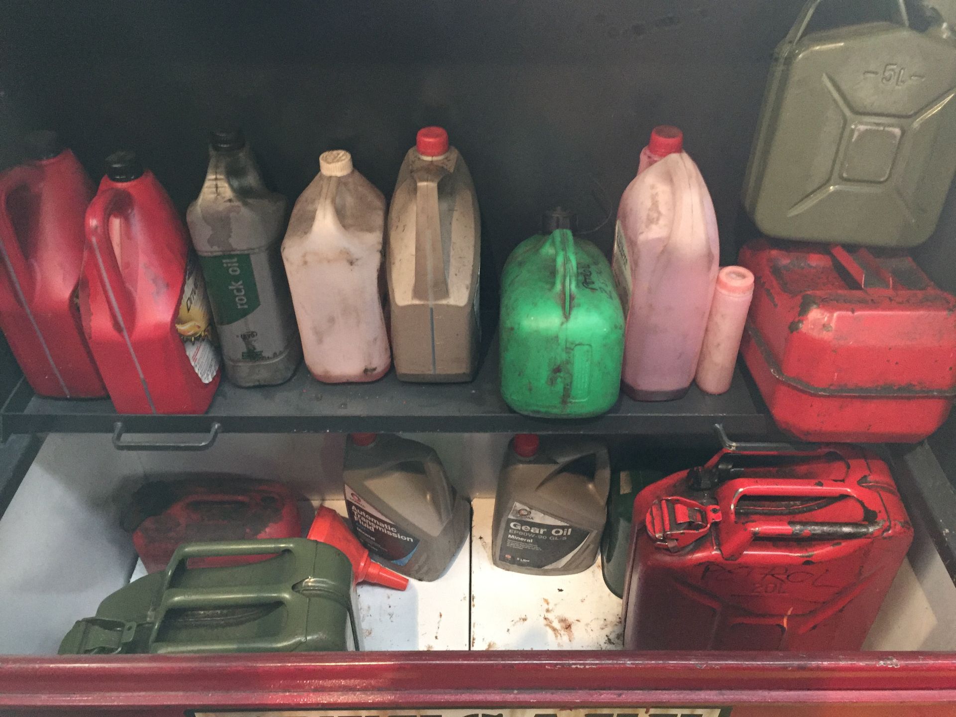 Site Safe Oil Storage Cabinet w/ various pumps & cans - Image 3 of 3