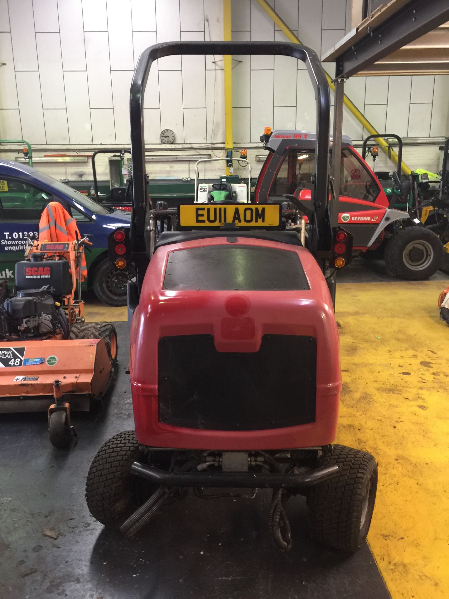 2011 Toro CT2140 3 gang Compact 4WD Turf Mower - Image 4 of 7