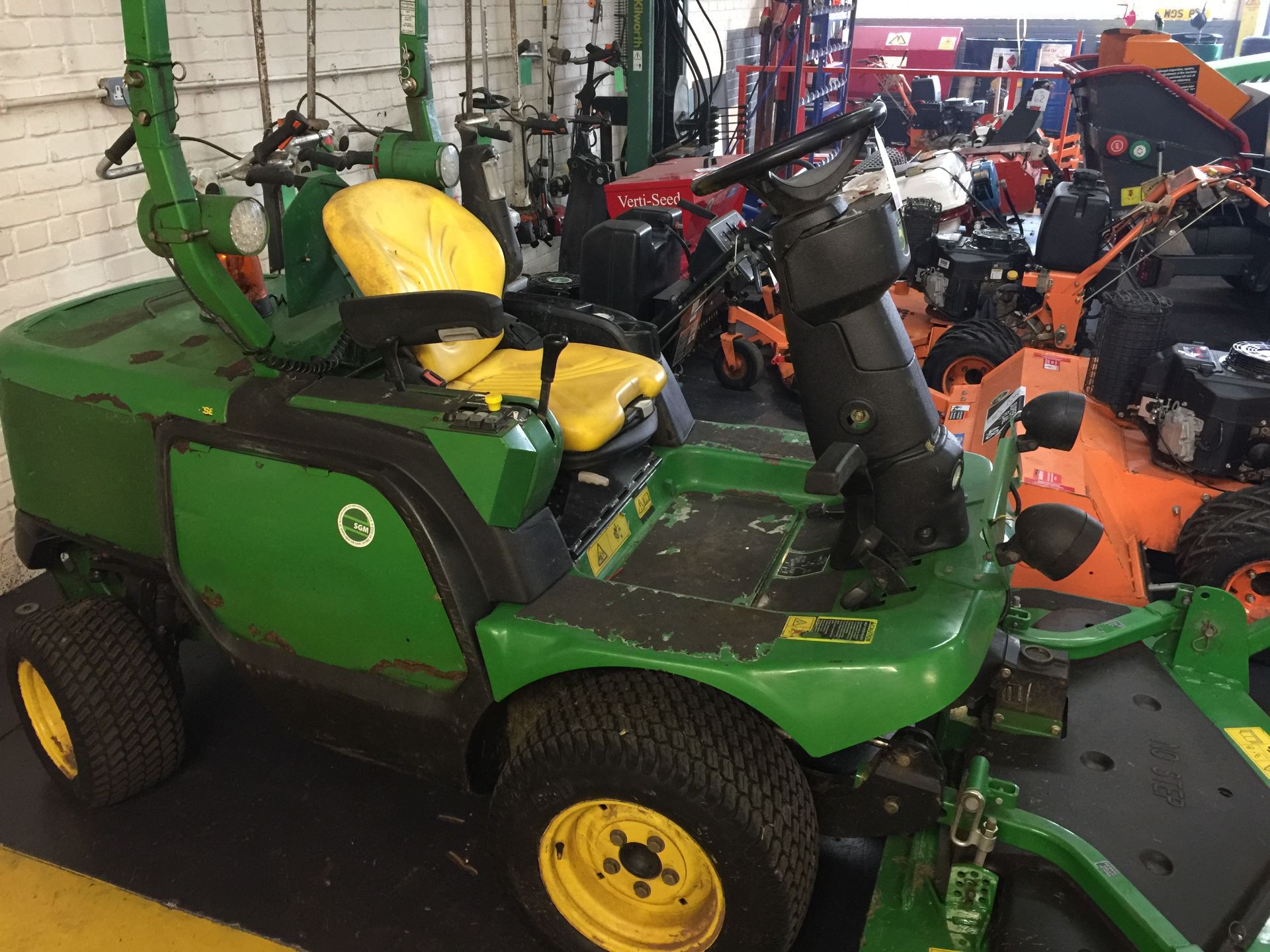 John Deere 1445 Front Rotary Ride on Mower with John Deere 62" RD deck 14/1 - Bild 2 aus 7